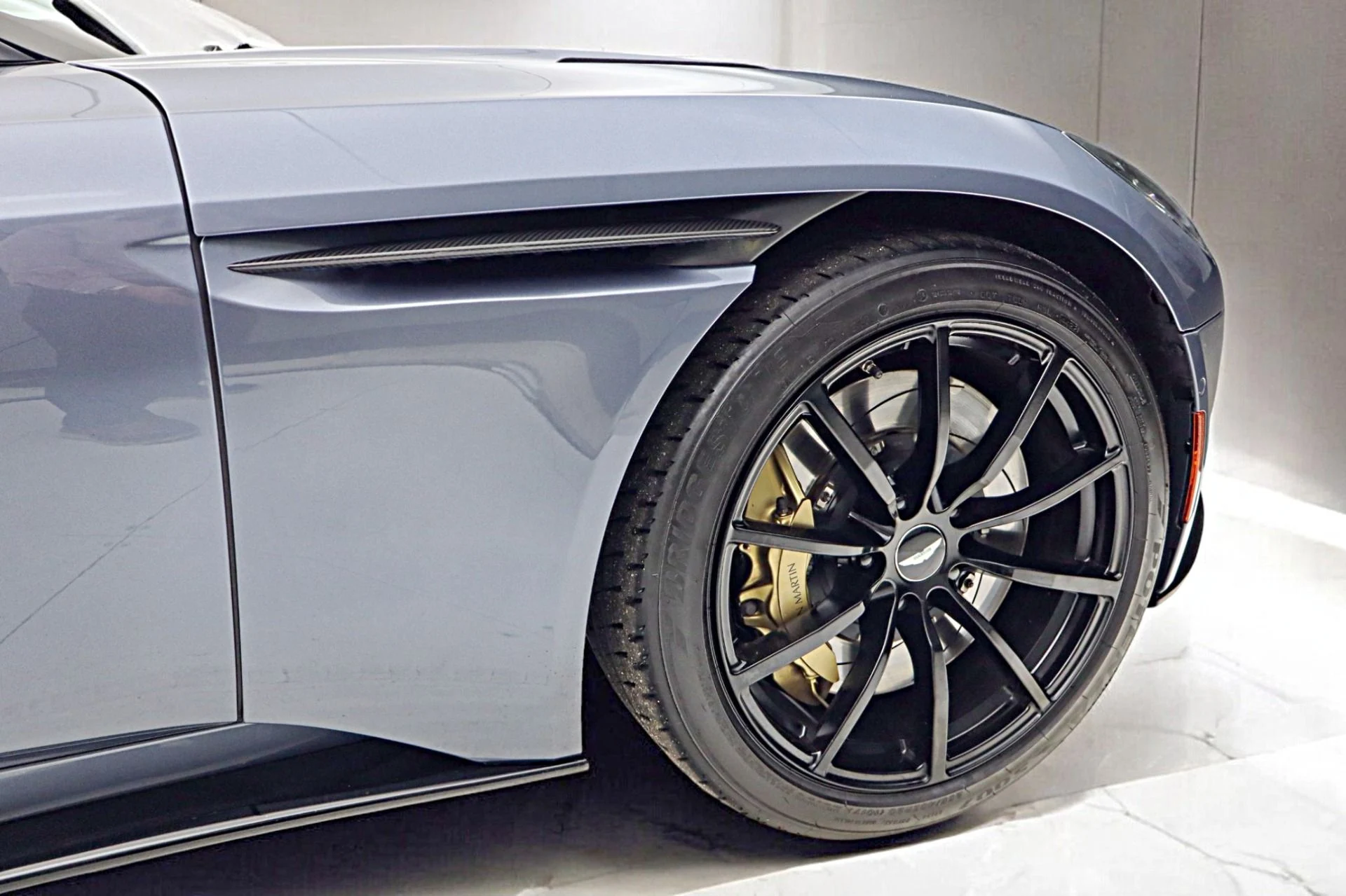 mph005_1977133969_Used_2020_Aston_Martin_DB_11_AMR_fc2743114d