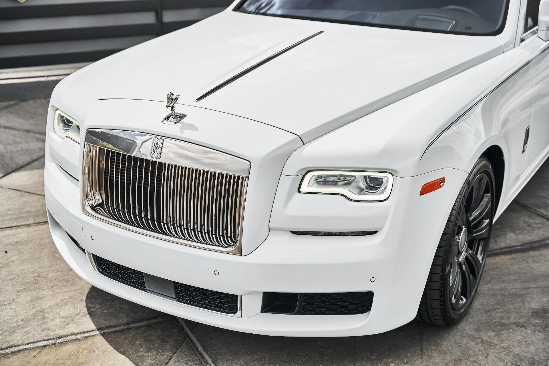 mph005_1984732647_Used_2018_Rolls_Royce_Ghost_Base_1787073482_28e22bfb61