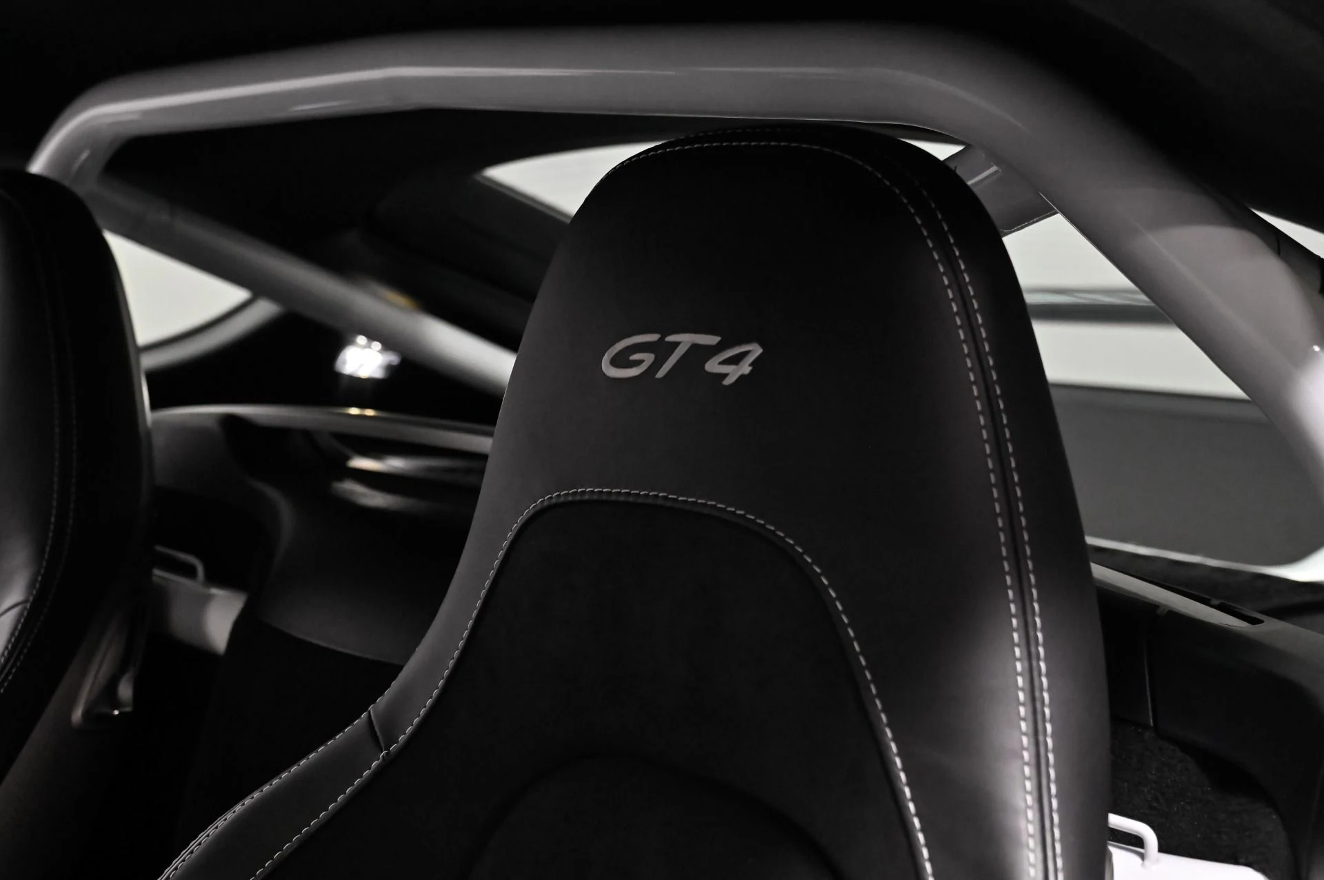 mph005_1985213297_Used_2022_Porsche_718_Cayman_GT_4_1793042587_224cee0620