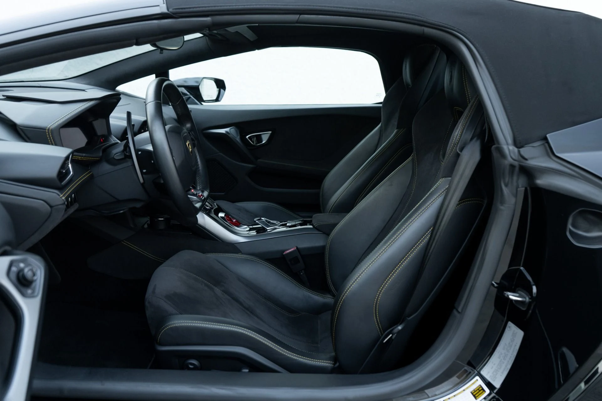 mph005_1987877685_Used_2017_Lamborghini_Huracan_LP_580_2_Spyder_1766447716_8a7af5fef5