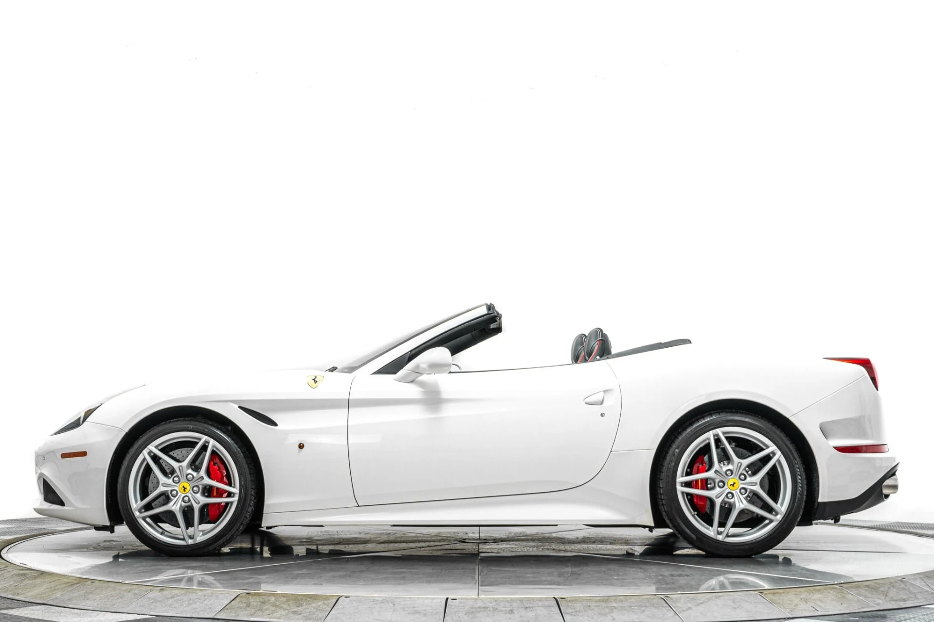 mph005_1990527672_Used_2016_Ferrari_California_T_257_K_MSRP_Ventilated_Seats_Carbon_Fiber_Driving_Zone_1790094075_3c0be477b4