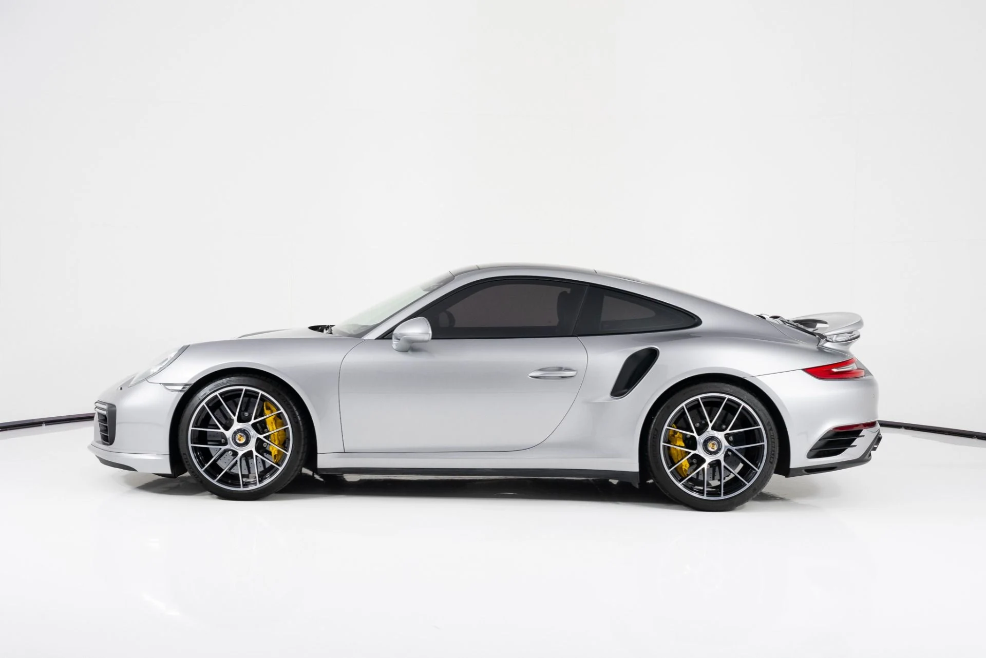 mph005_1999245854_Used_2017_Porsche_911_Turbo_S_1757541065_0a49f315b2
