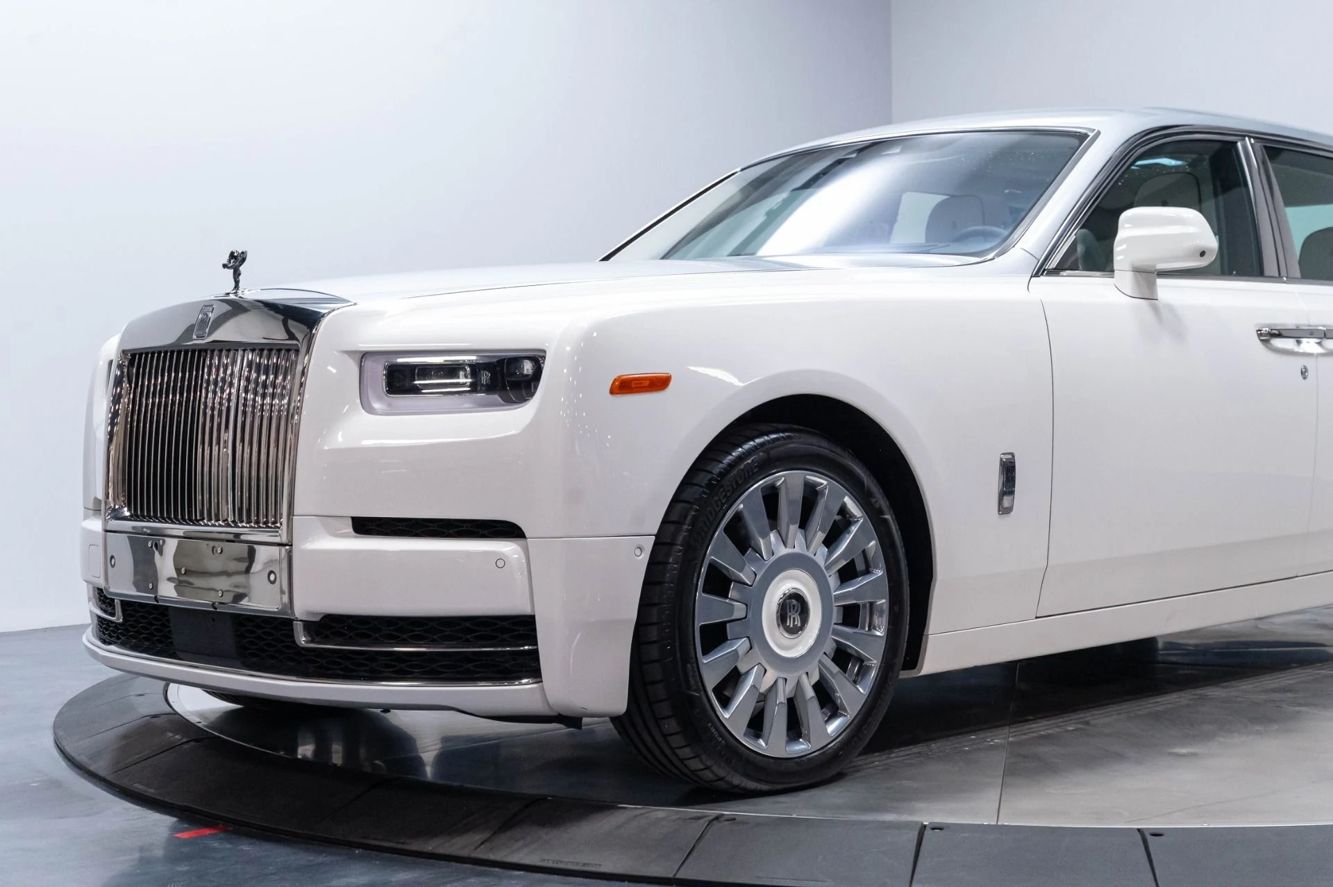 mph005_2008342071_Used_2019_Rolls_Royce_Phantom_1784063951_043c1d4f77