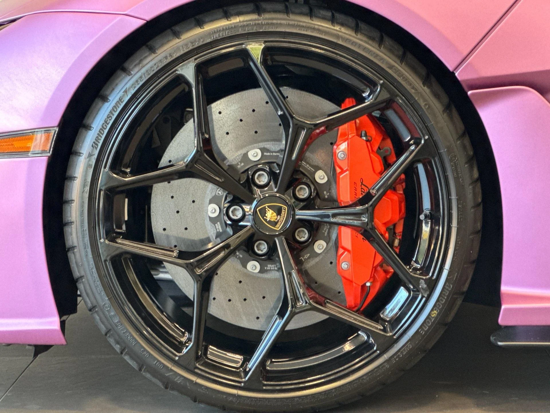 mph005_2009606524_New_2025_Lamborghini_Revuelto_Base_1756563328_5fc92091da
