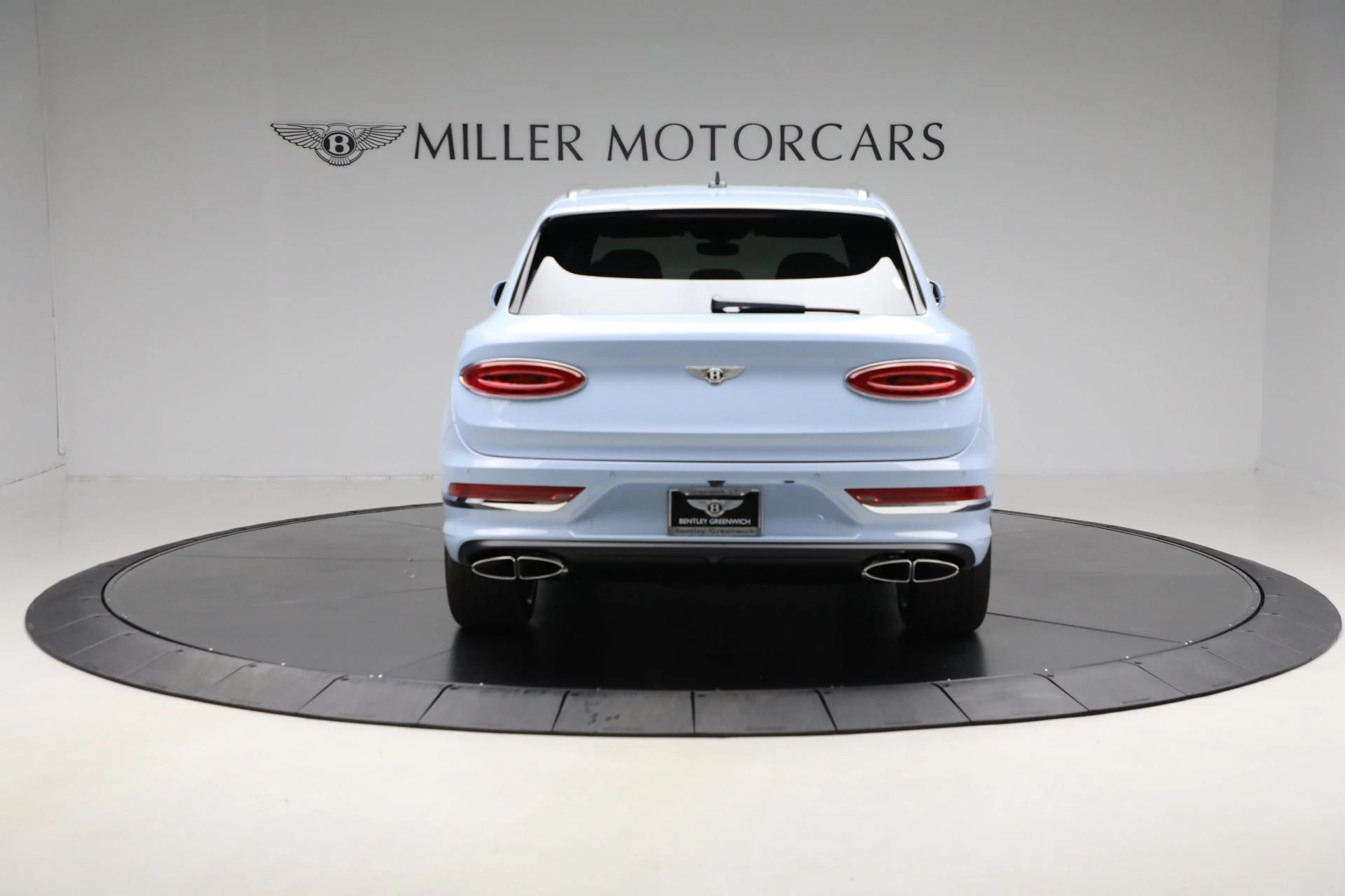 mph005_2013930316_New_2025_Bentley_Bentayga_Azure_V8_705cf50d38