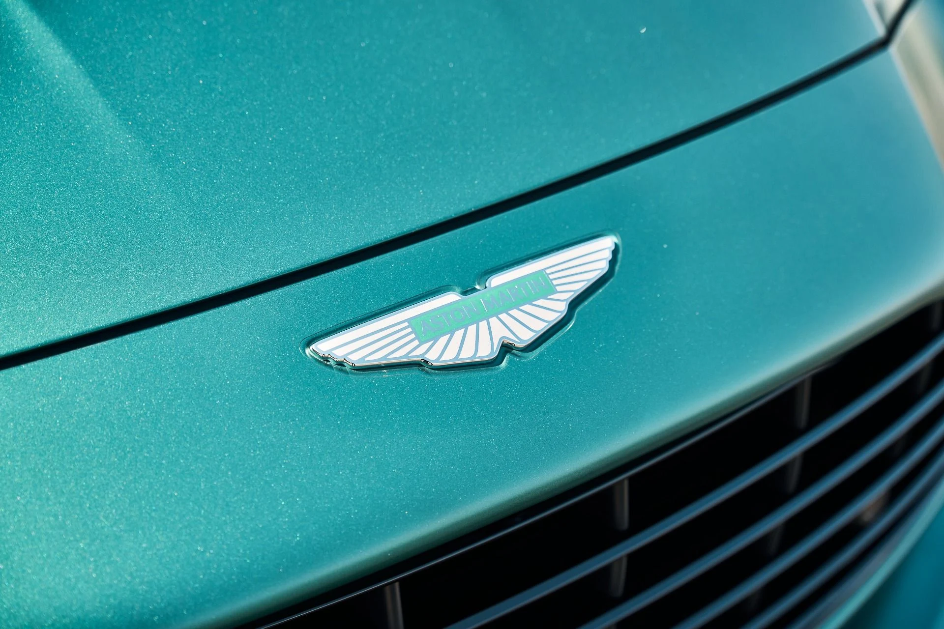 mph005_2014241362_Used_2024_Aston_Martin_DB_12_1784769355_e9446b69a7