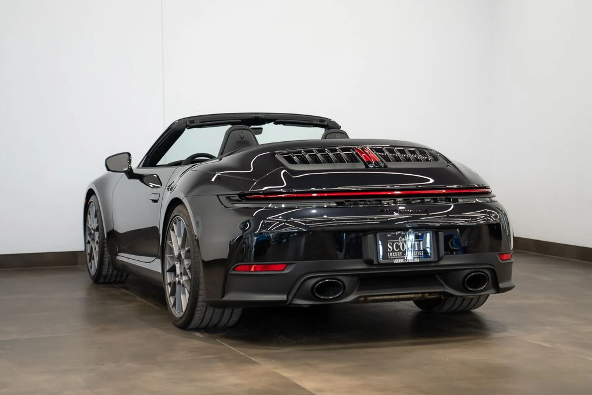 mph005_2026200876_porsche_911_2025_jpg_v_1775165756_3c4a13ec88