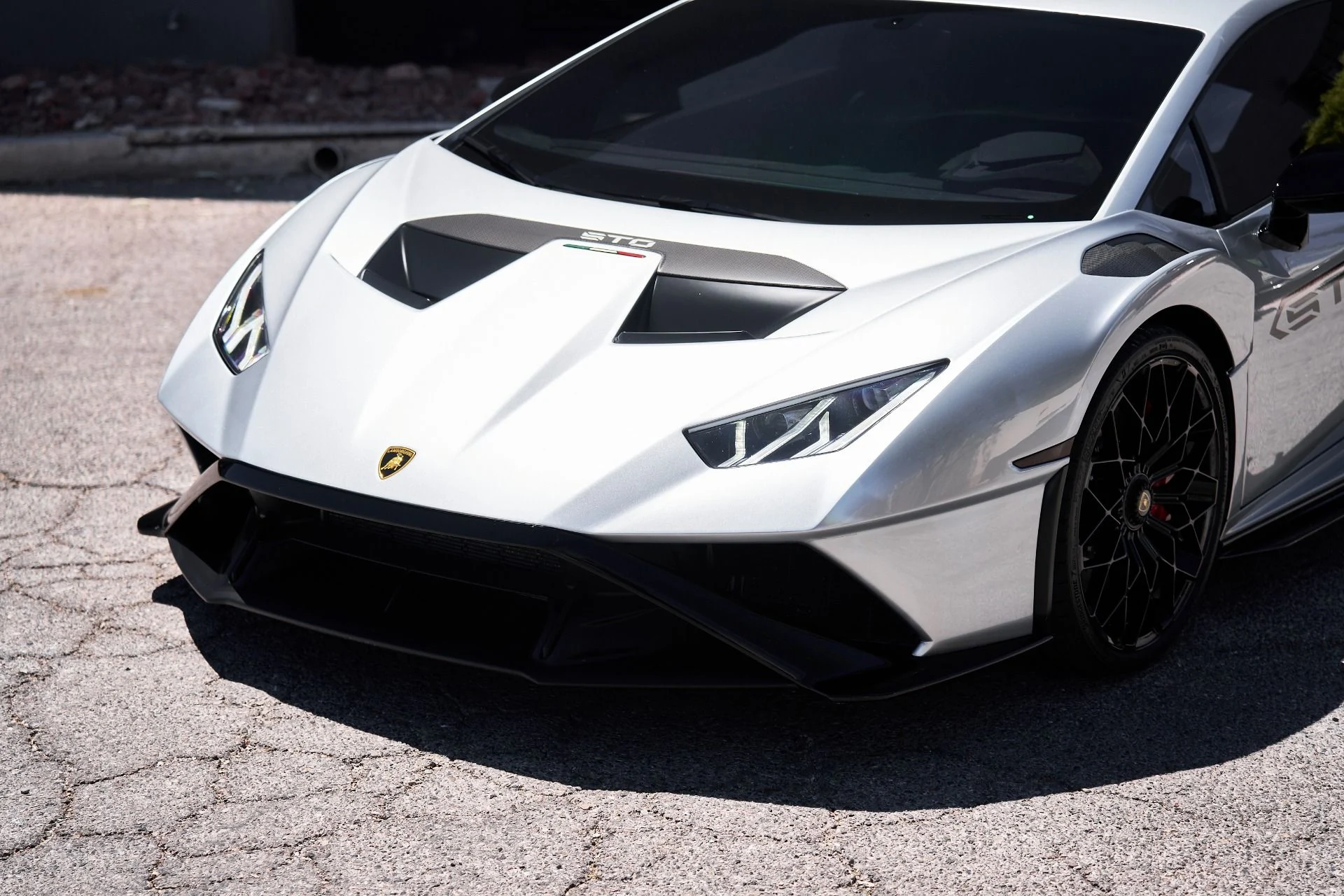 mph005_2027723530_Used_2023_Lamborghini_Huracan_STO_Base_1754673404_d711dee2ff