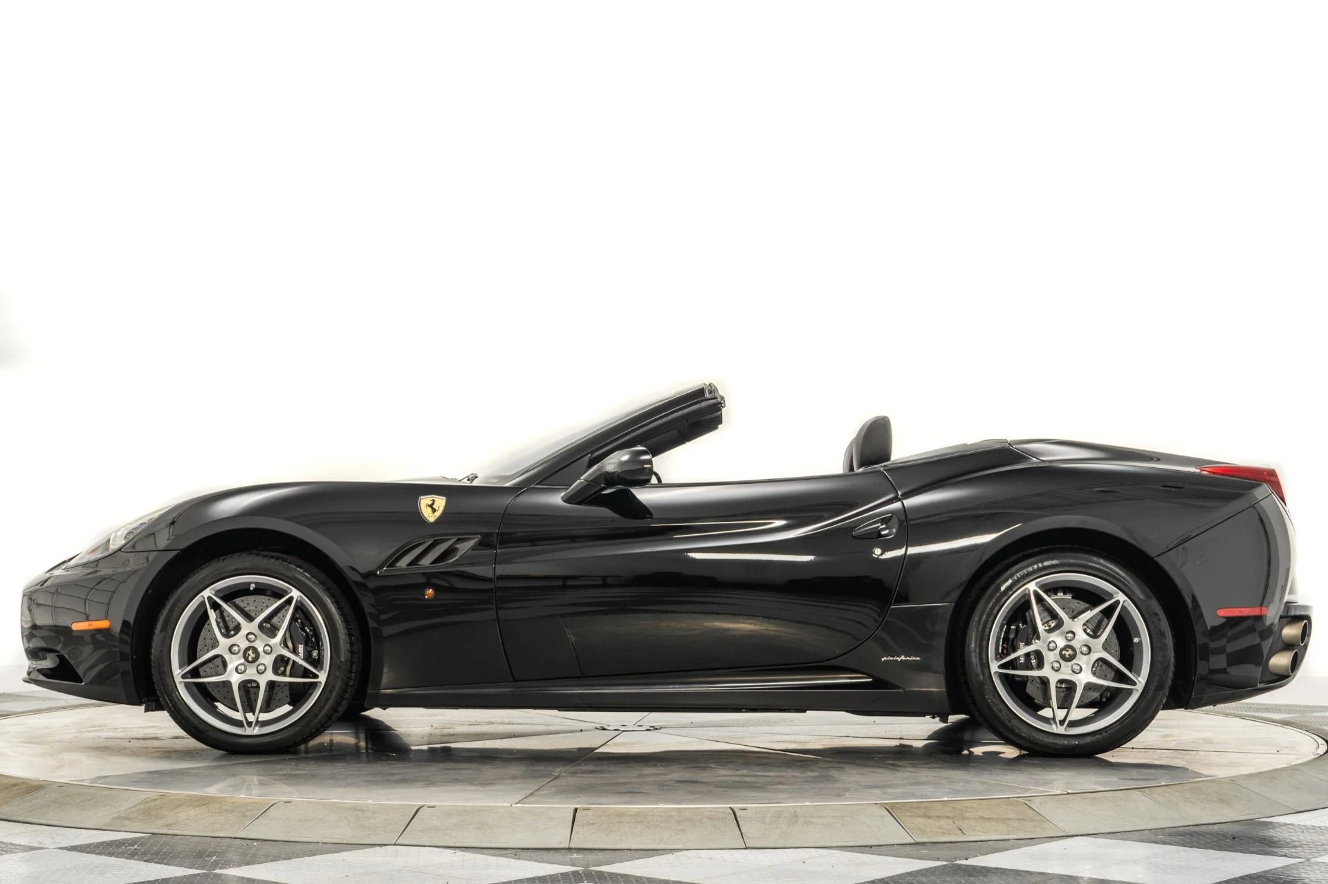 mph005_20281708_Used_2011_Ferrari_California_1760563898_f947b07545
