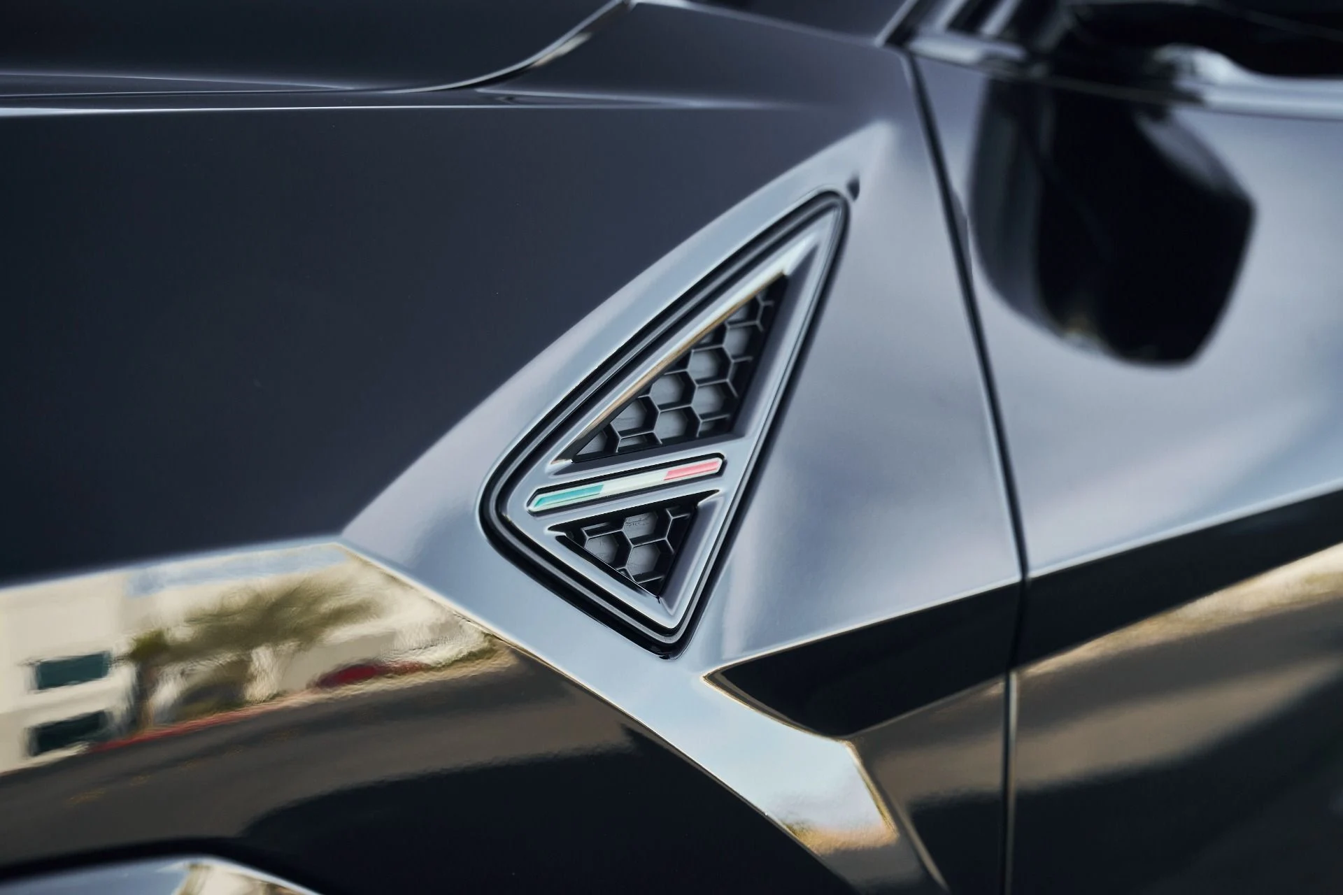 mph005_2028990054_Used_2025_Lamborghini_Urus_SE_1767720828_82062c19e6