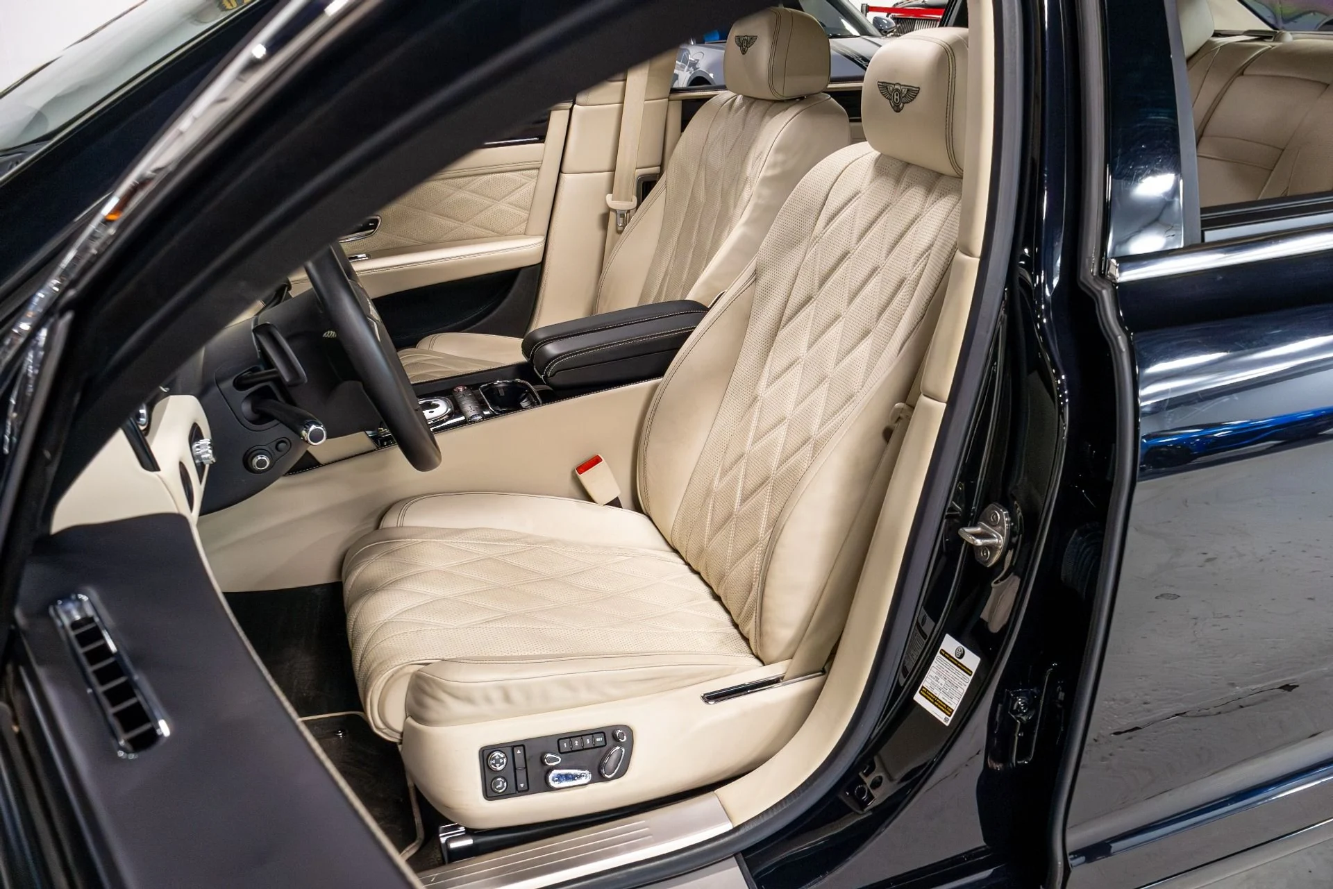 mph005_2030253710_Used_2015_Bentley_Flying_Spur_V8_1776286084_fc8662f1d5