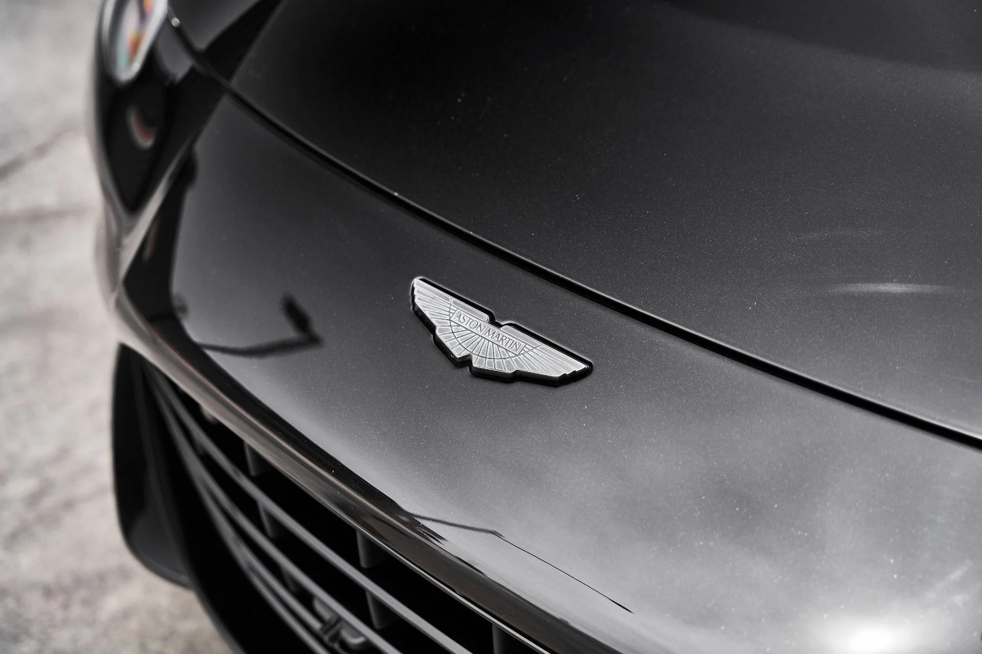 mph005_2030264059_Used_2023_Aston_Martin_Vantage_1775333284_0fd5a21691