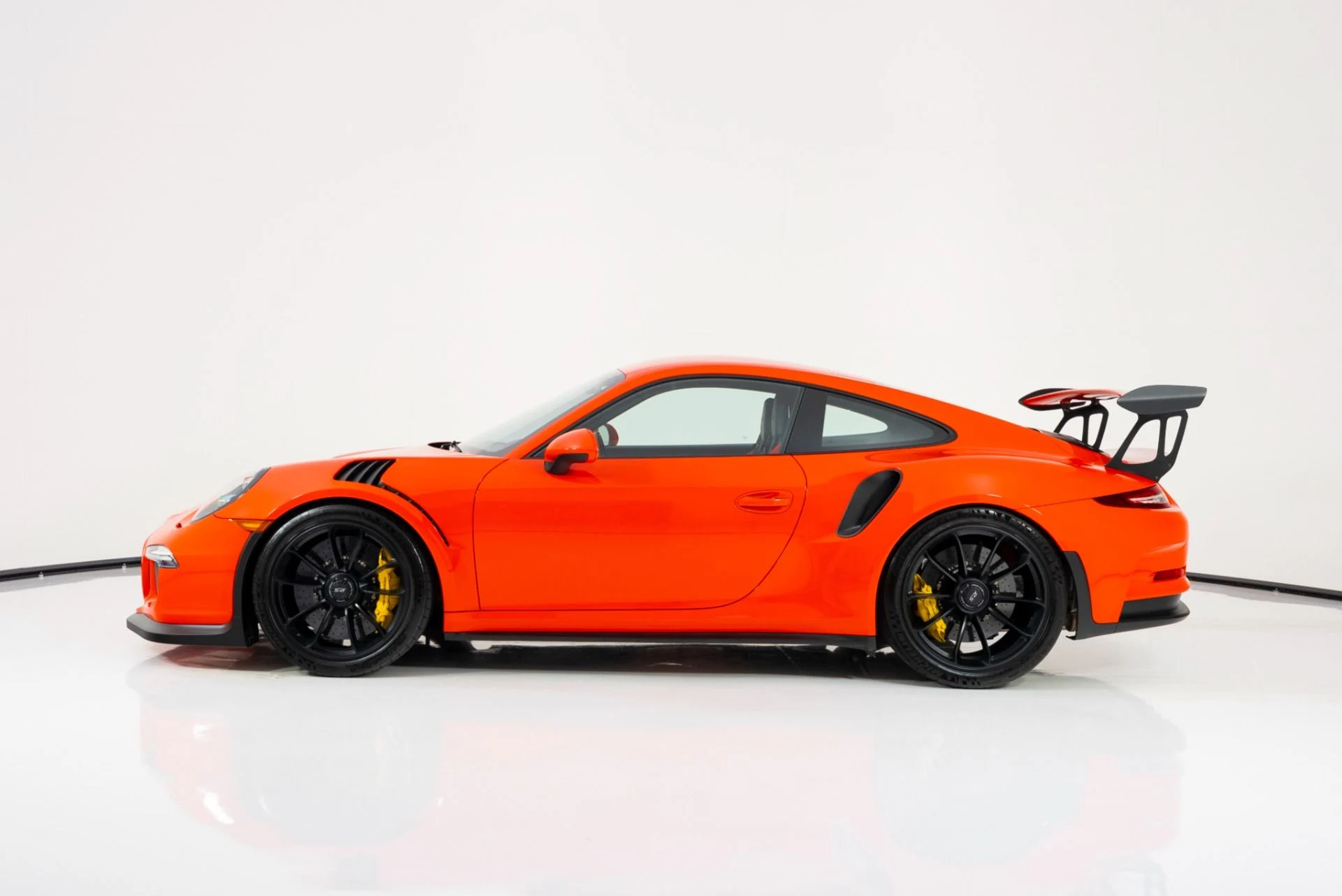 mph005_2039741709_Used_2016_Porsche_911_GT_3_RS_1754423330_9efa54d236