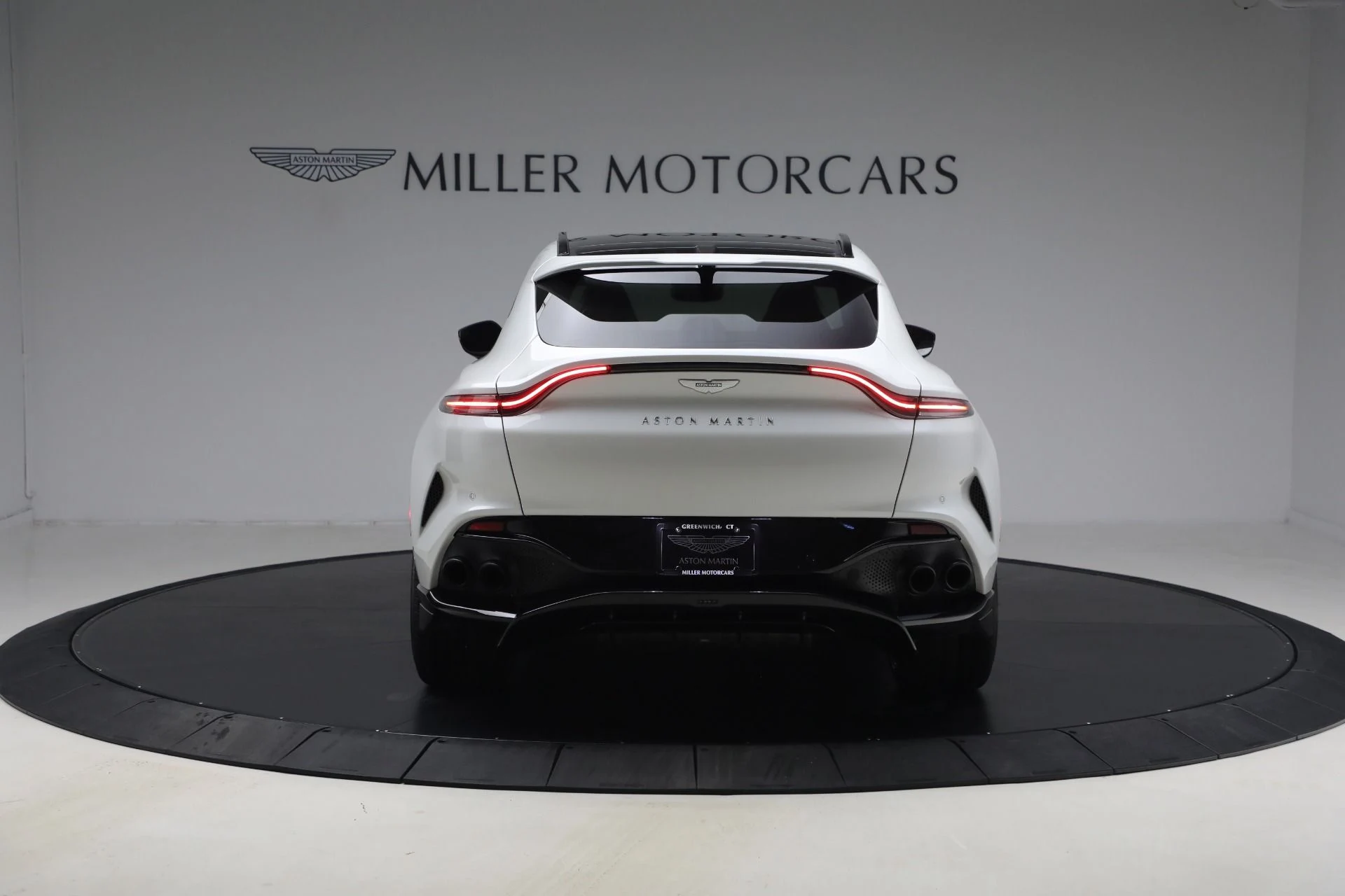 mph005_2040519895_Used_2025_Aston_Martin_DBX_707_1773871332_17a02e0782