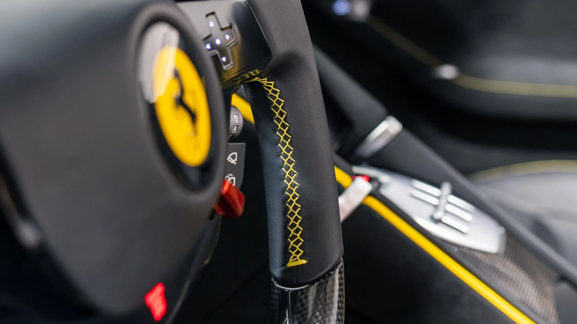 mph005_2040887603_Used_2024_Ferrari_Roma_Spider_1785844644_87150e3766