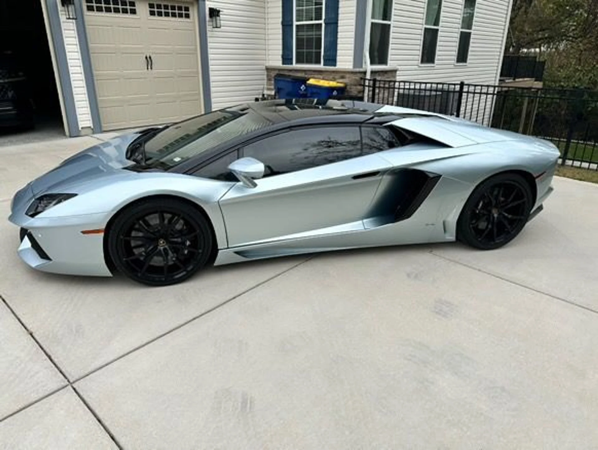 mph005_2048770419_Used_2013_Lamborghini_Aventador_LP_700_4_1760373123_d6b775df53