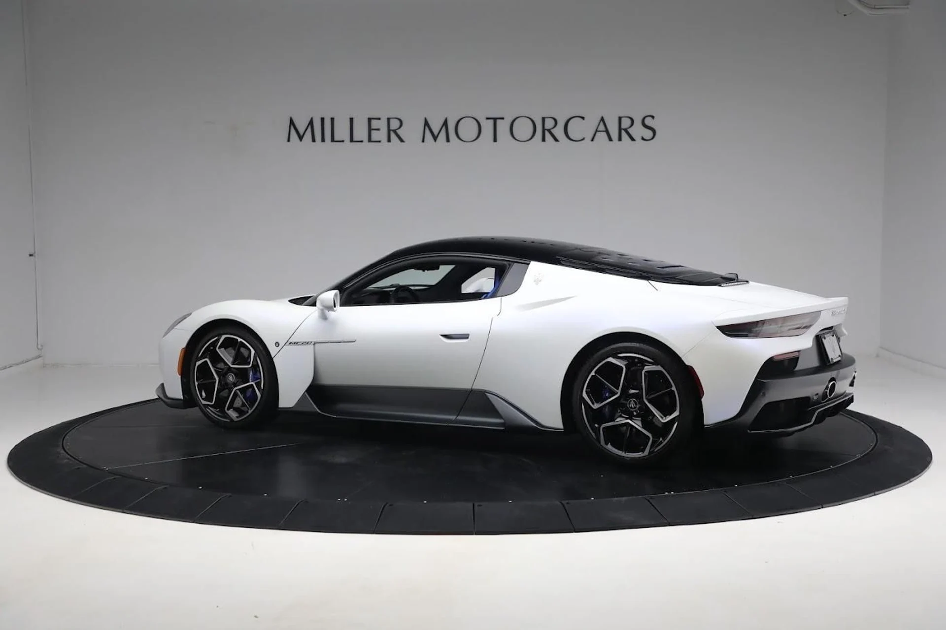 mph005_2051647389_Used_2022_Maserati_MC_20_db9127279d