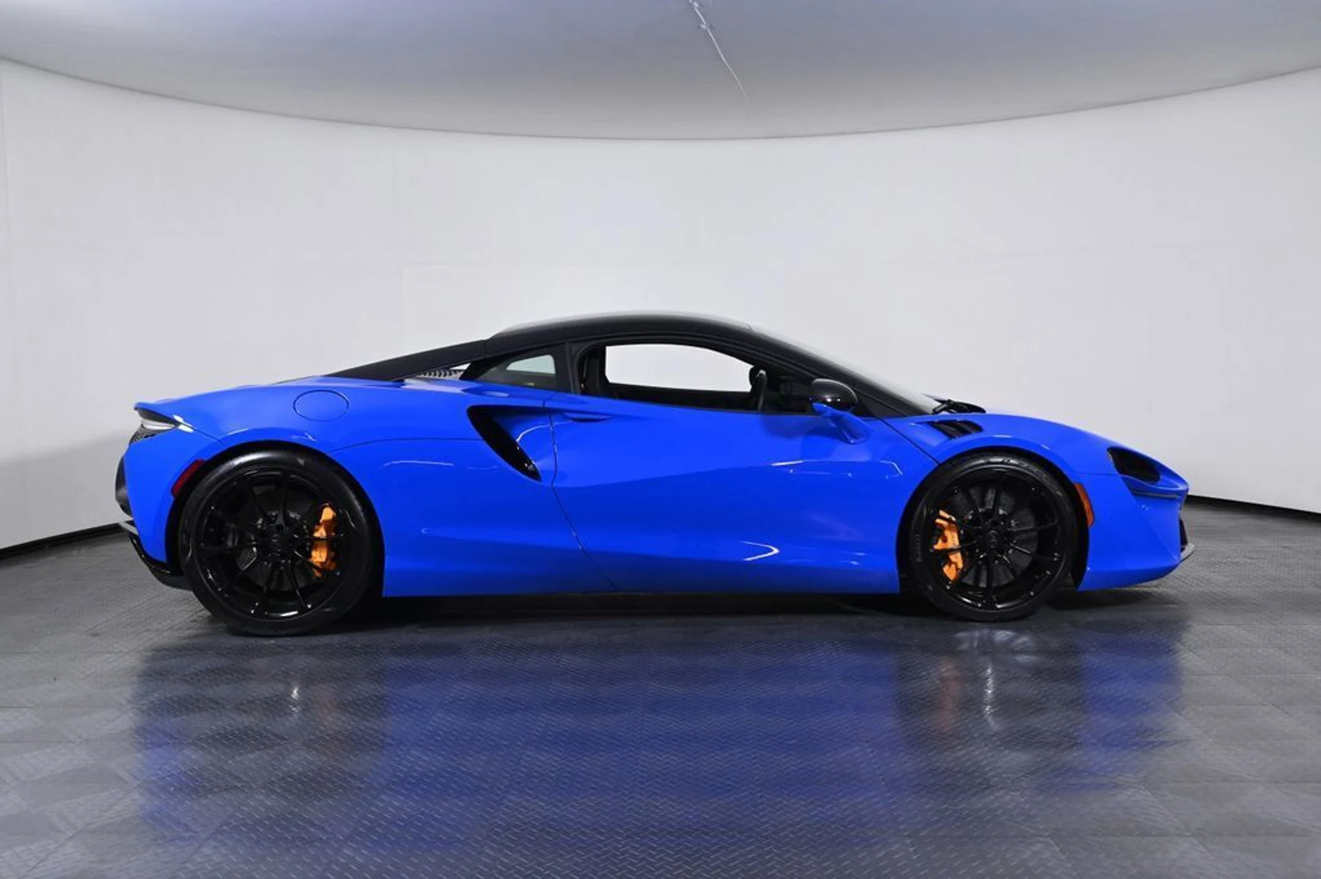 mph005_2053798589_used_2024_mclaren_artura_11350_23032757_6_1024_cbeb93864b