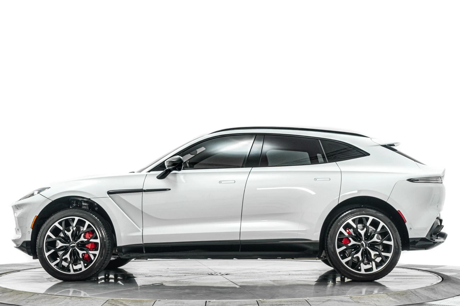 mph005_2059749979_Used_2021_Aston_Martin_DBX_AML_Color_Indulgence_Pack_DB_Elegance_Pack_1783626184_90806d058b