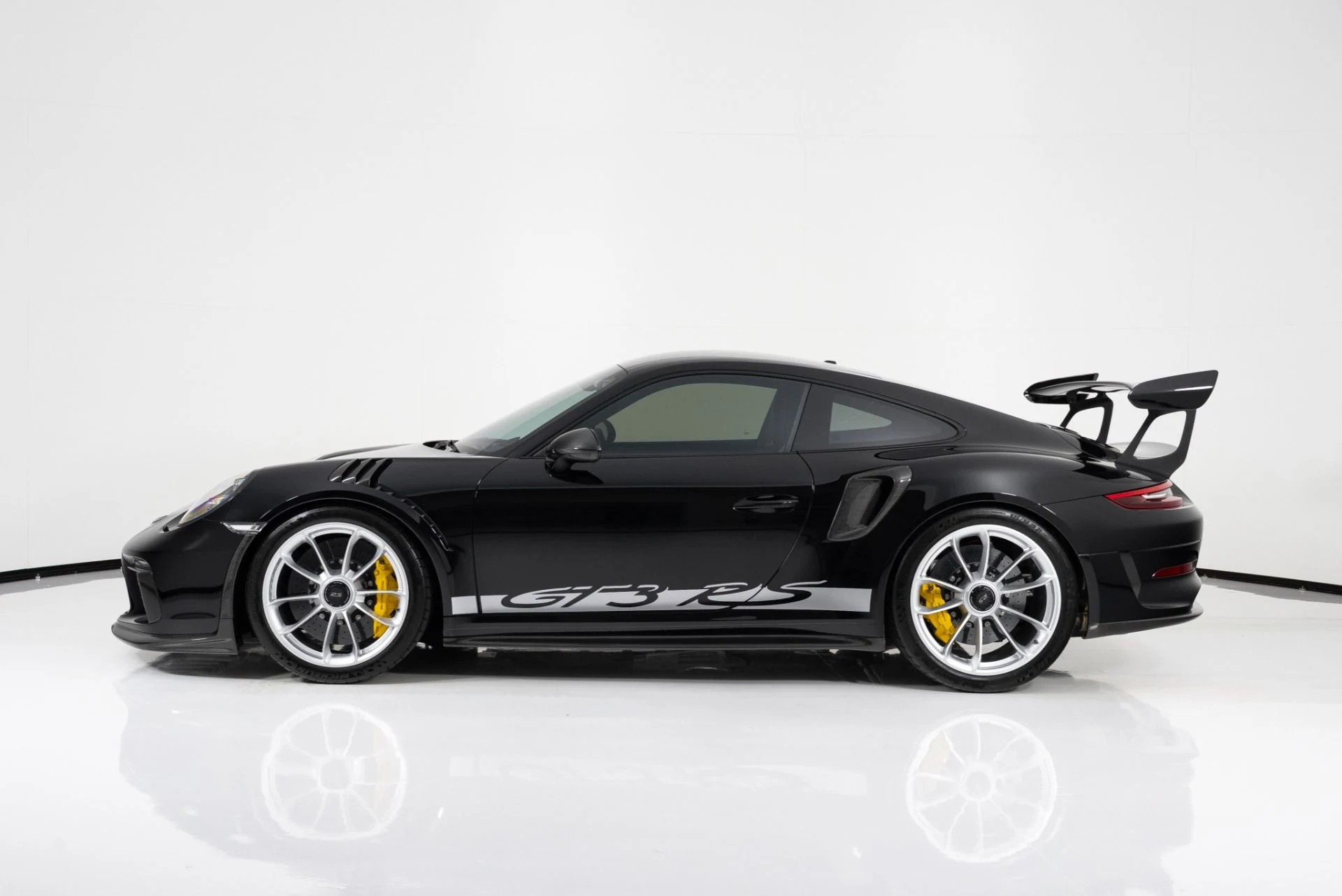 mph005_2063445994_Used_2019_Porsche_911_GT_3_RS_1753749467_7d0b499bdc