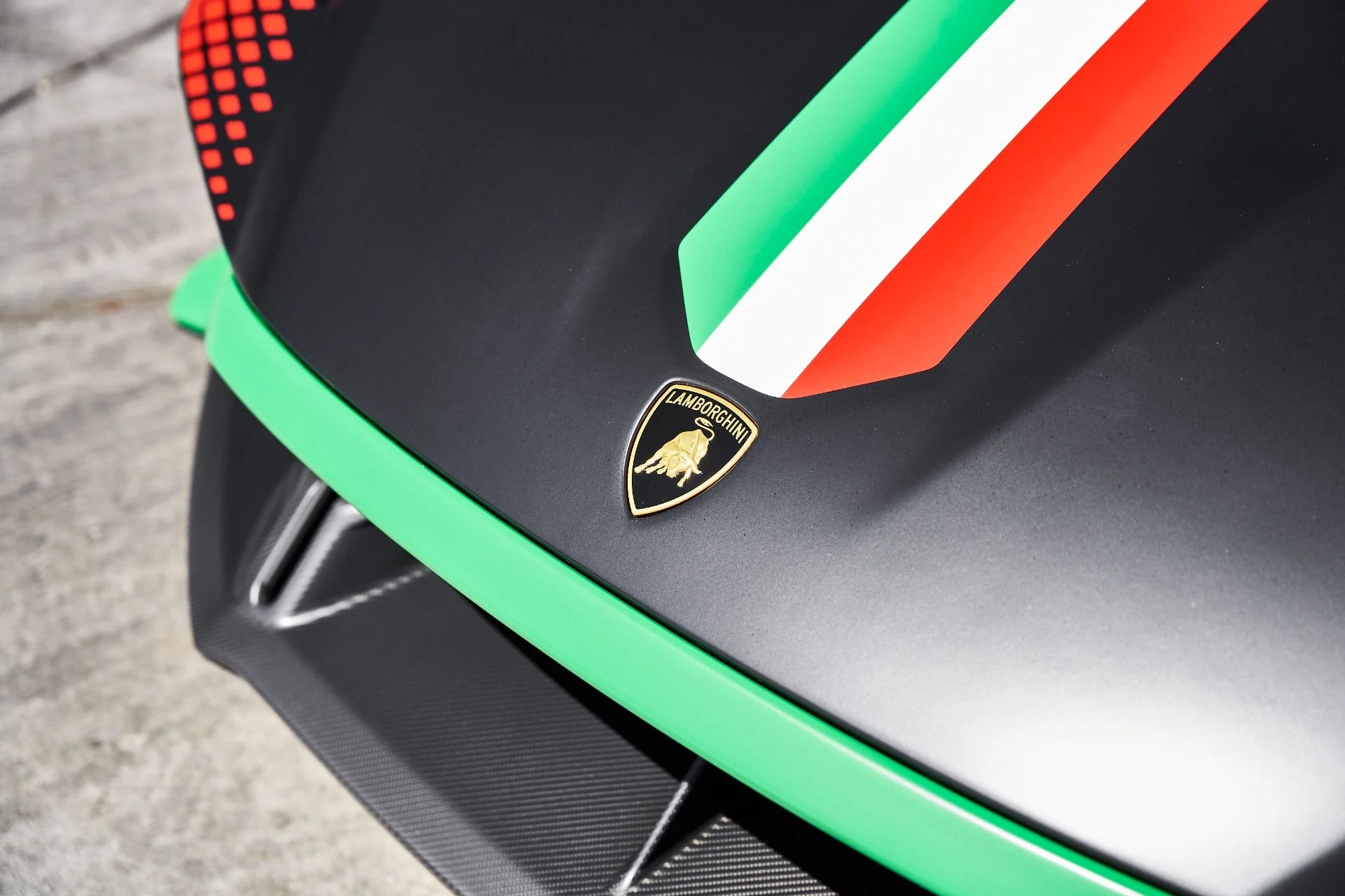 mph005_2064192611_Used_2022_Lamborghini_Huracan_STO_Base_1774488327_5325616fca