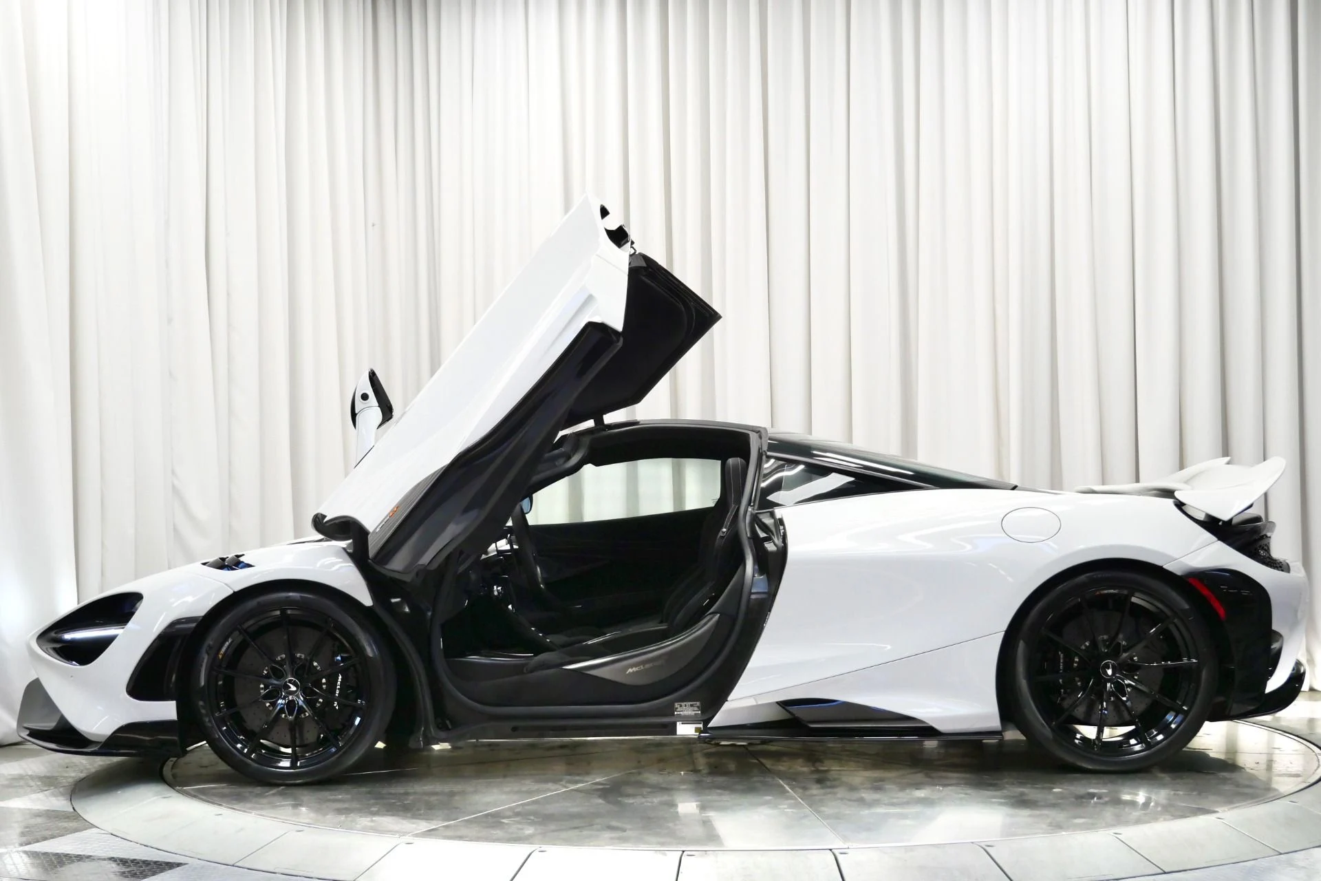 mph005_2067416364_Used_2021_Mc_Laren_765_LT_1755711390_edb1c74cb8