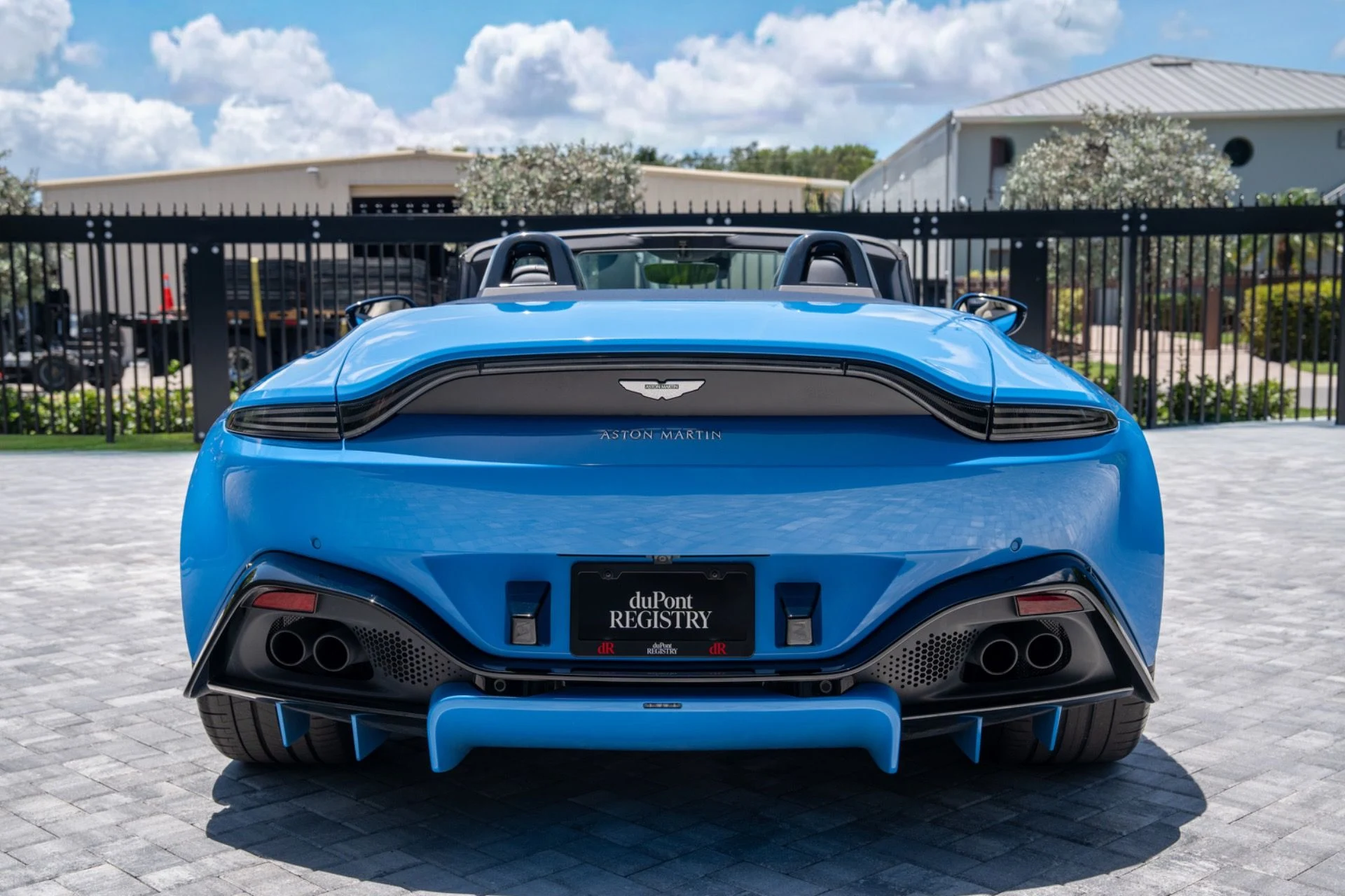 mph005_2068011753_Used_2021_Aston_Martin_Vantage_1781043628_72f9d74a52