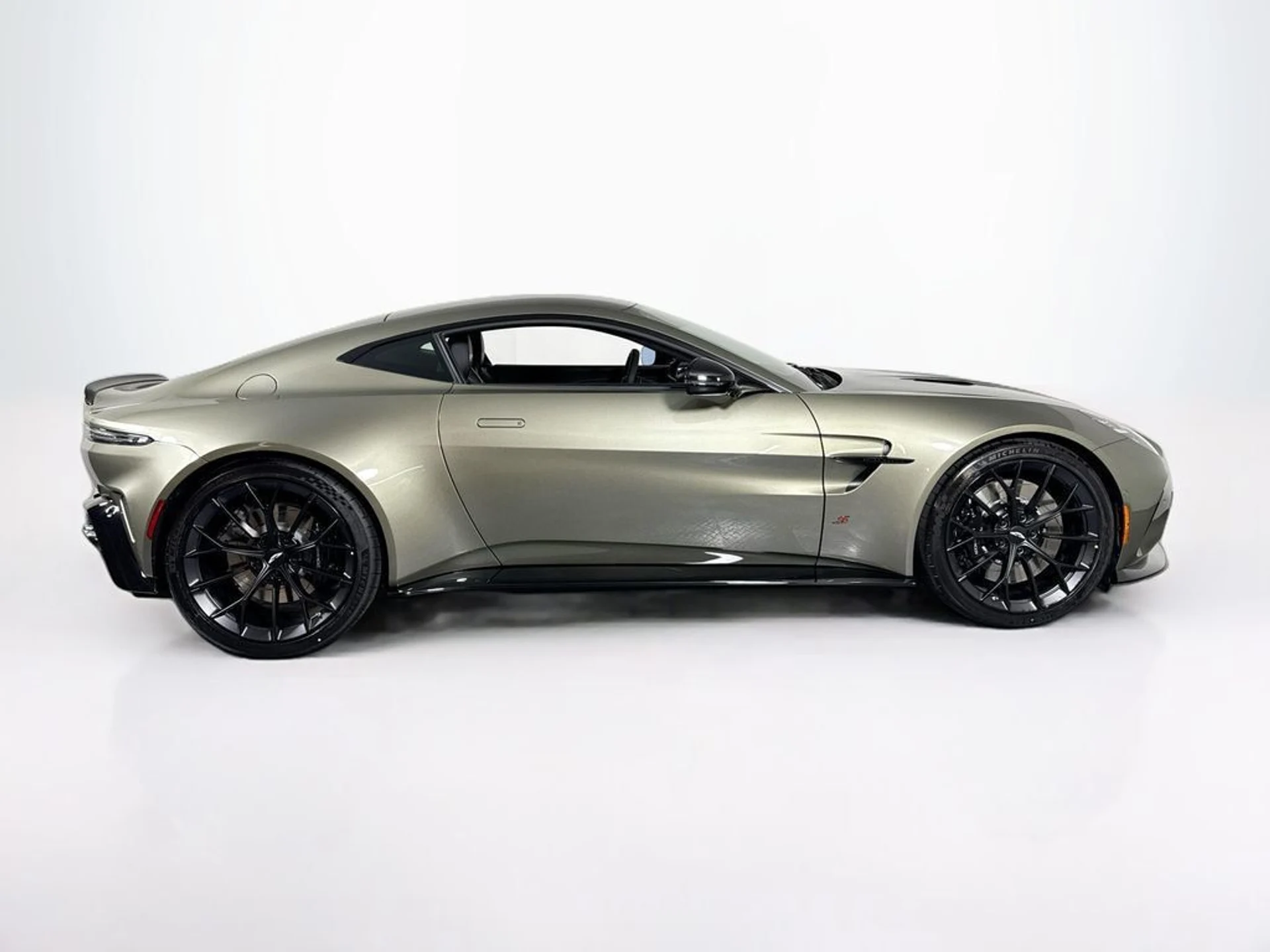 mph005_2073434630_new_2026_aston_martin_vantage_scoupe_11350_23067157_6_1024_815fc1c02b