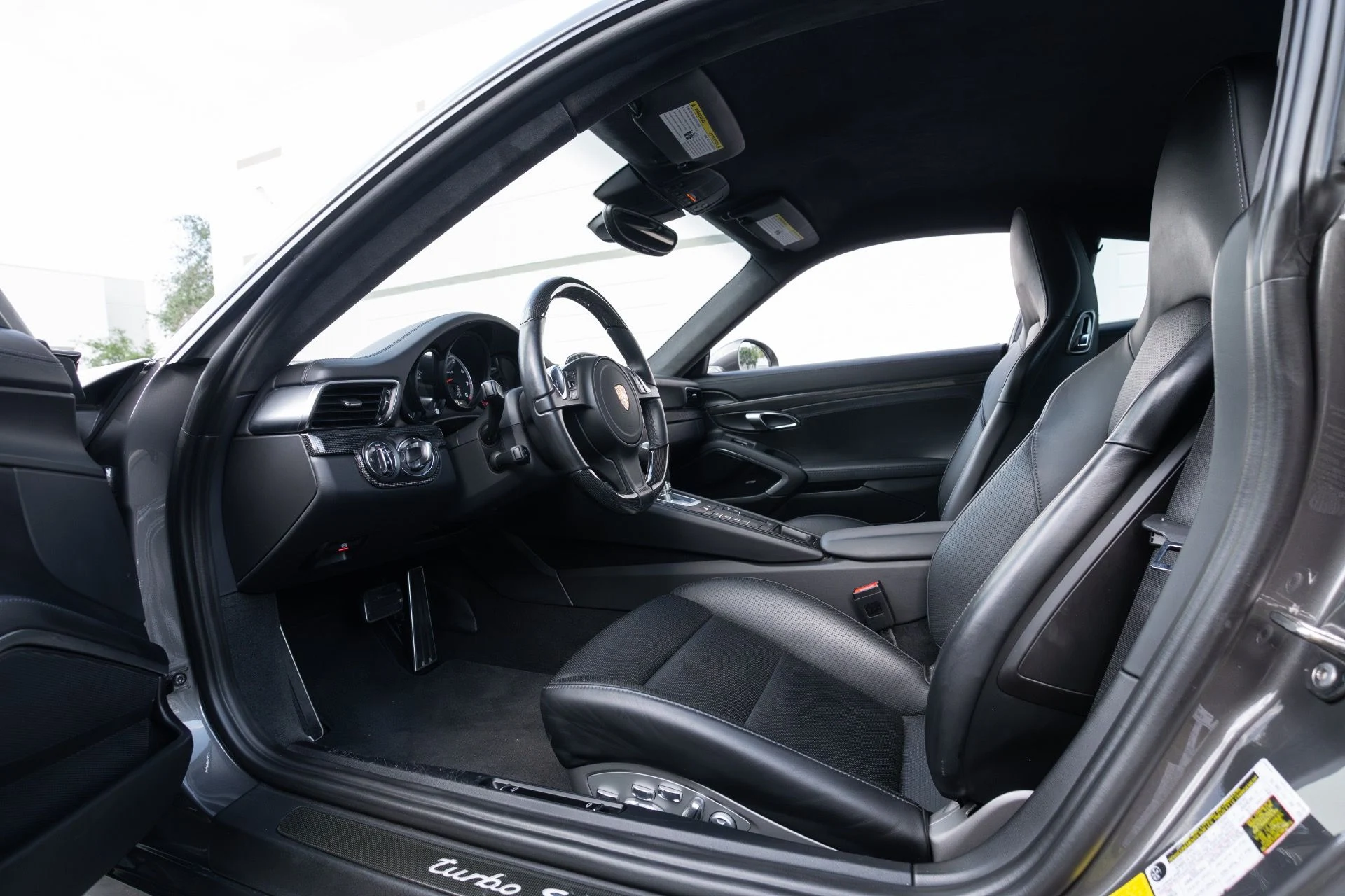 mph005_2077352715_Used_2014_Porsche_911_Turbo_S_1777344663_24c0f6fc30