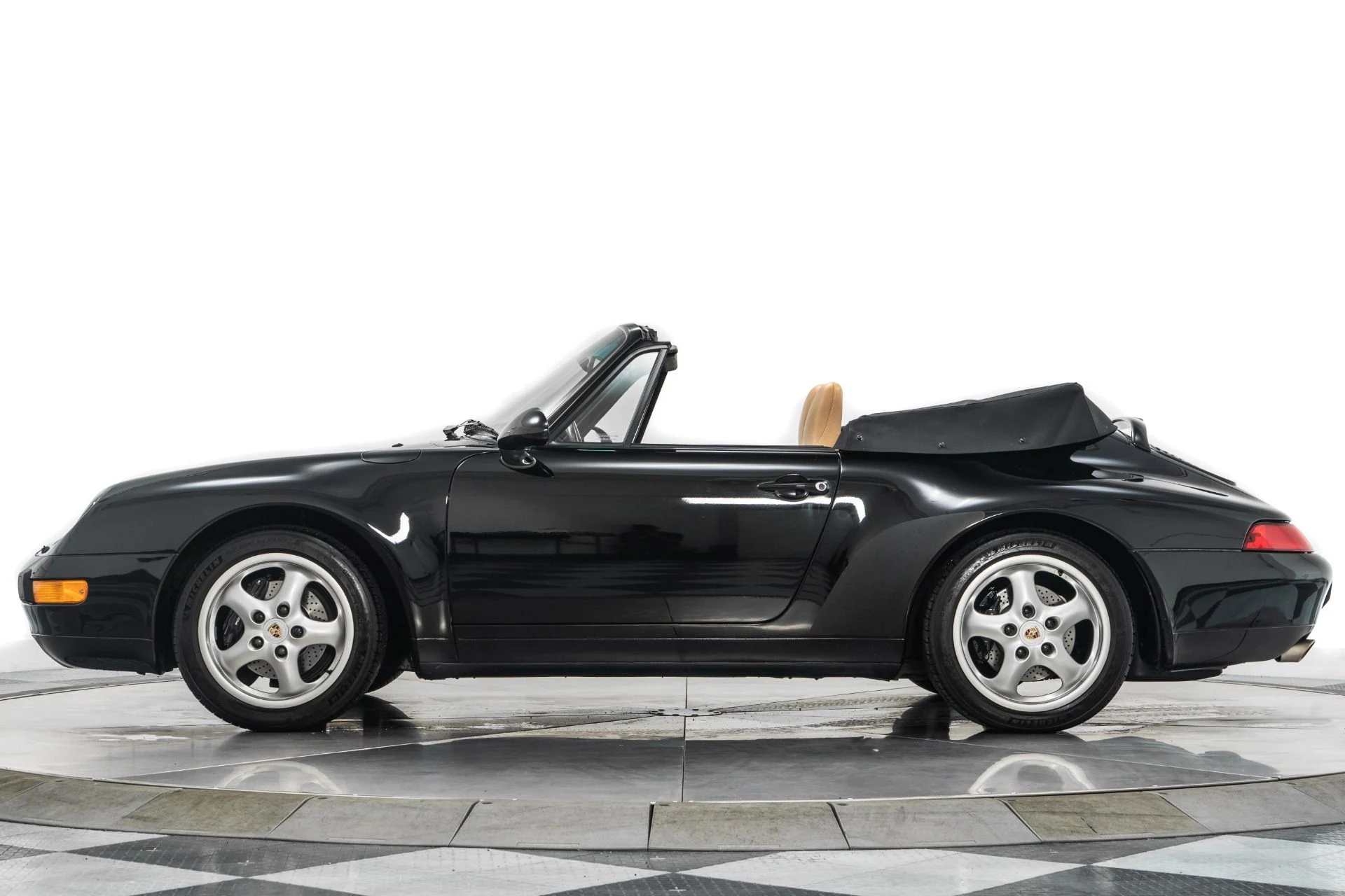 mph005_2080080442_Used_1996_Porsche_911_Carrera_Cabriolet_1755881188_a0d1d4d23c