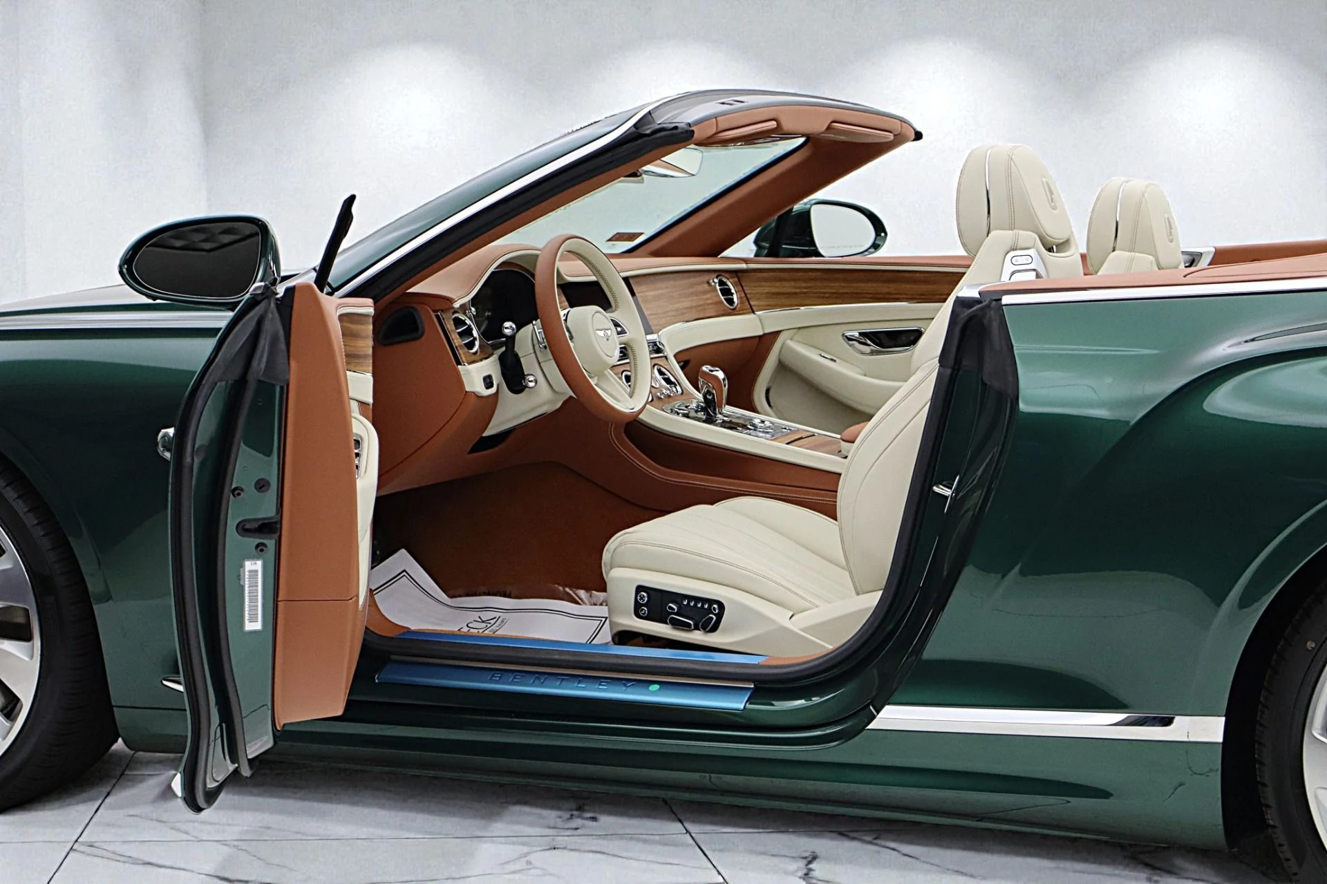 mph005_2082357494_New_2026_Bentley_Continental_GTC_419d803755