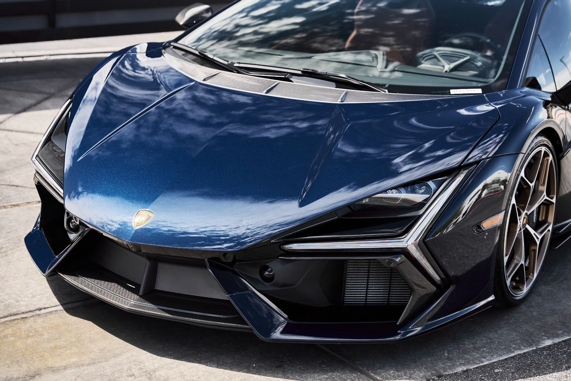 mph005_2088680513_Used_2025_Lamborghini_Revuelto_Base_1777078053_246238cddf