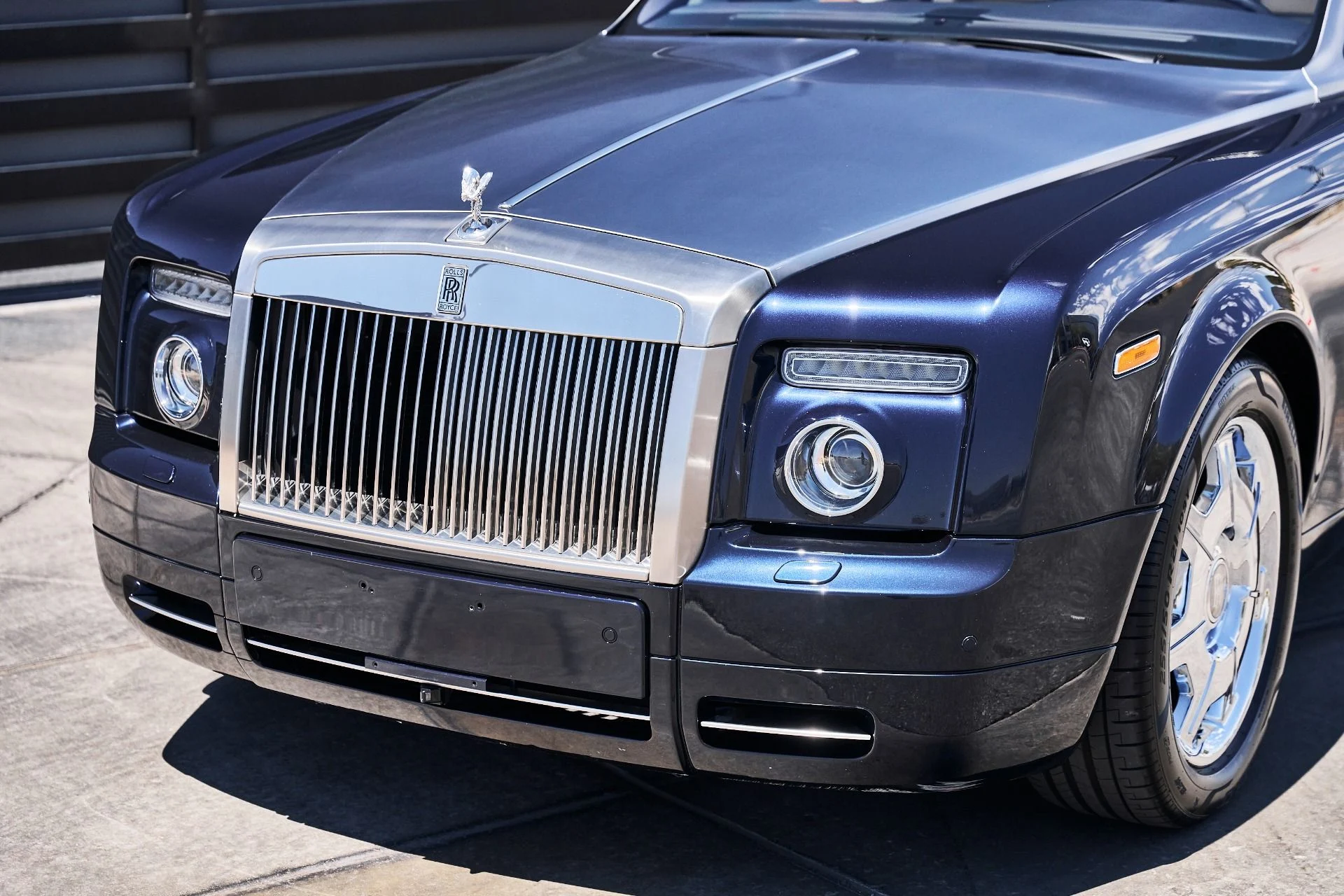 mph005_2092463056_Used_2009_Rolls_Royce_Phantom_Drophead_Coupe_Base_1779209630_82bd10cb43