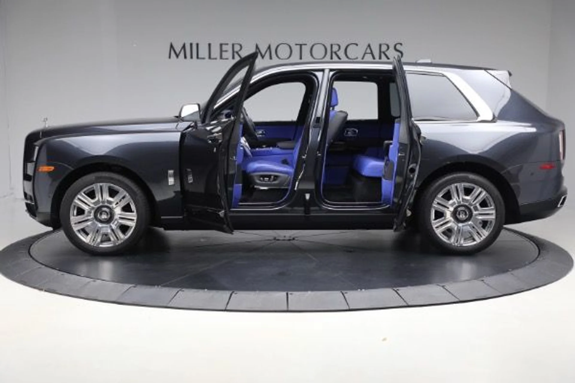 mph005_2093644227_Used_2022_Rolls_Royce_Cullinan_c419fb422c
