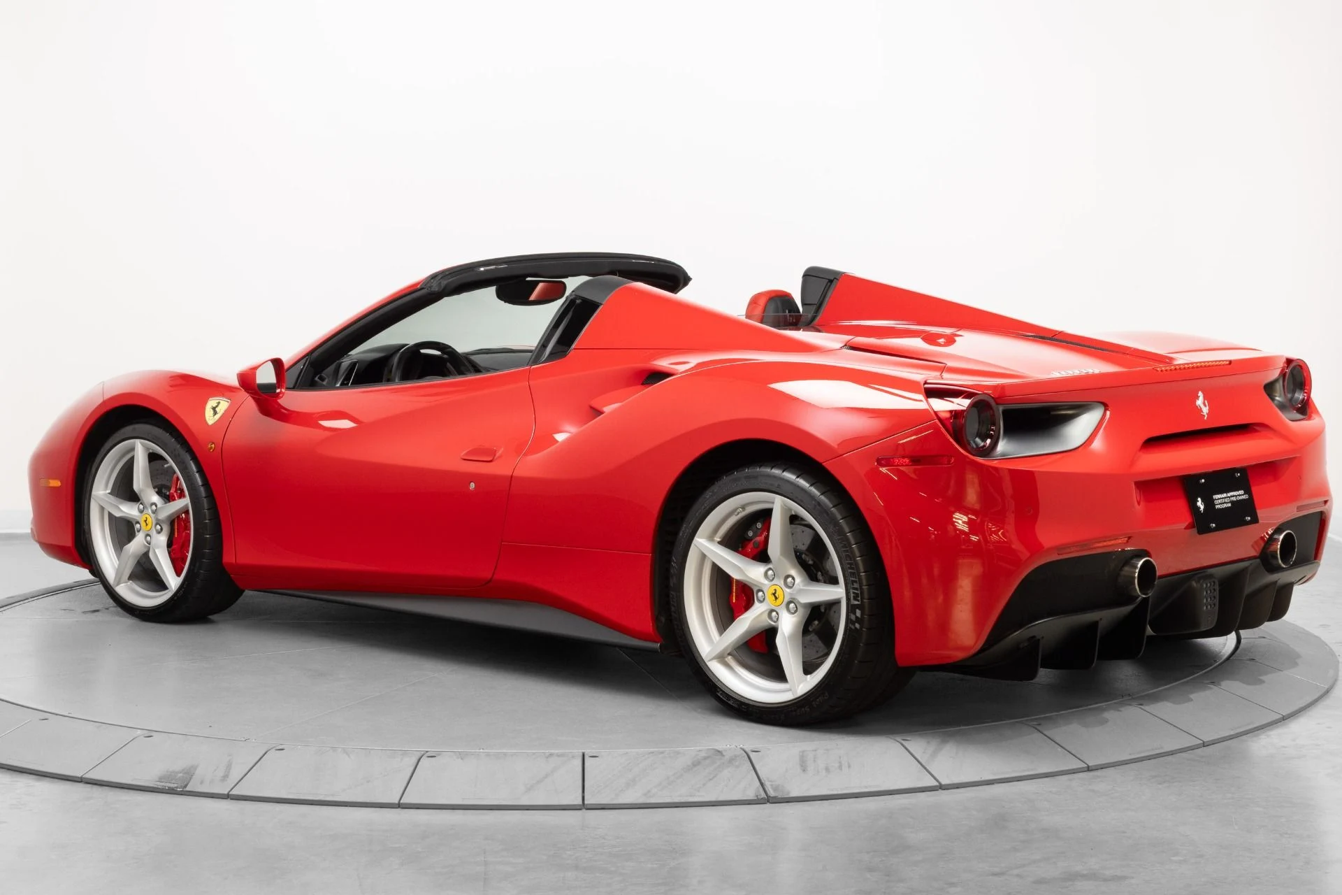 mph005_2095928960_Used_2017_Ferrari_488_Spider_1782927887_d0ec138c87