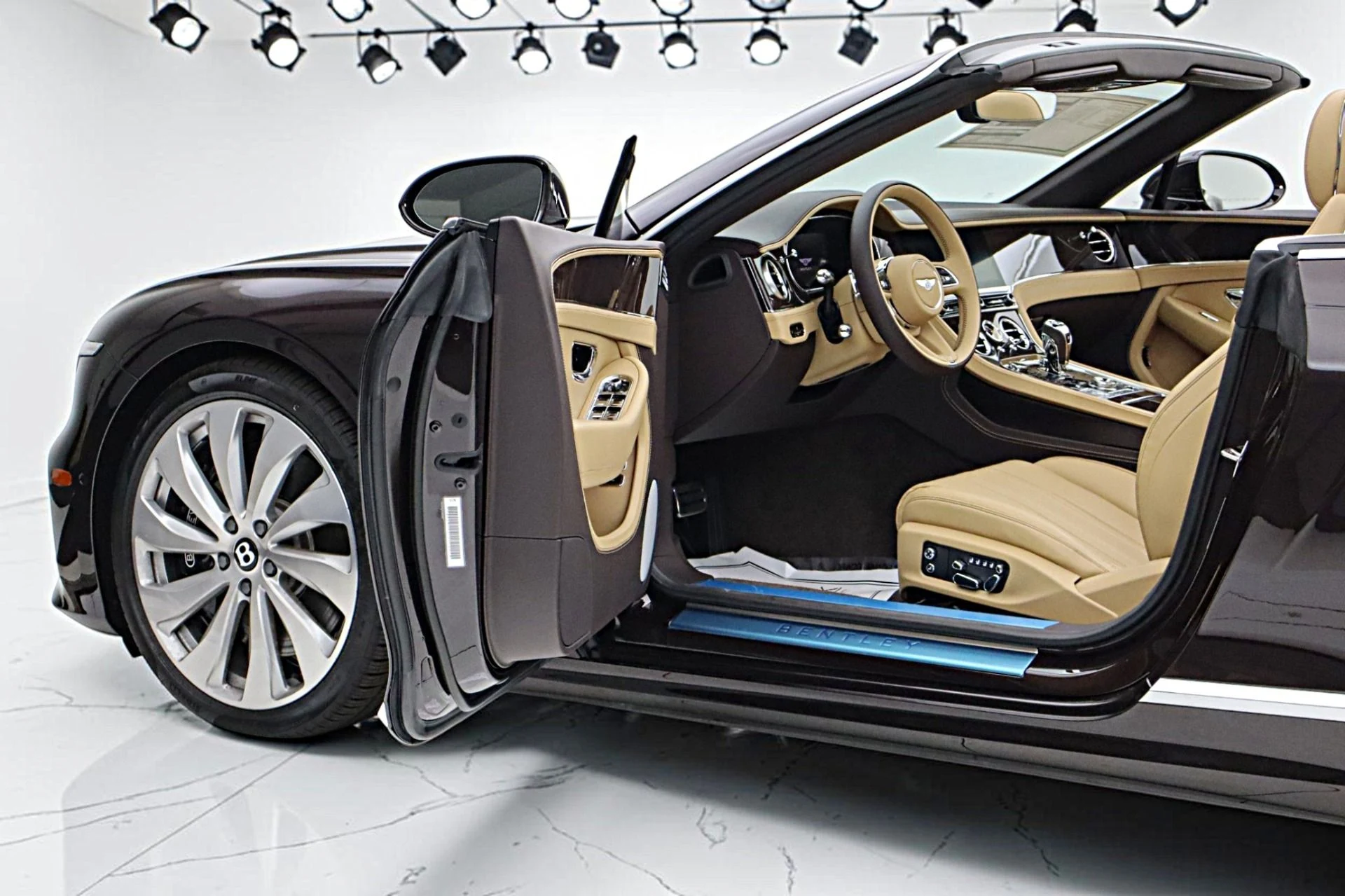 mph005_2103382695_New_2026_Bentley_Continental_GTC_987c0da9ab