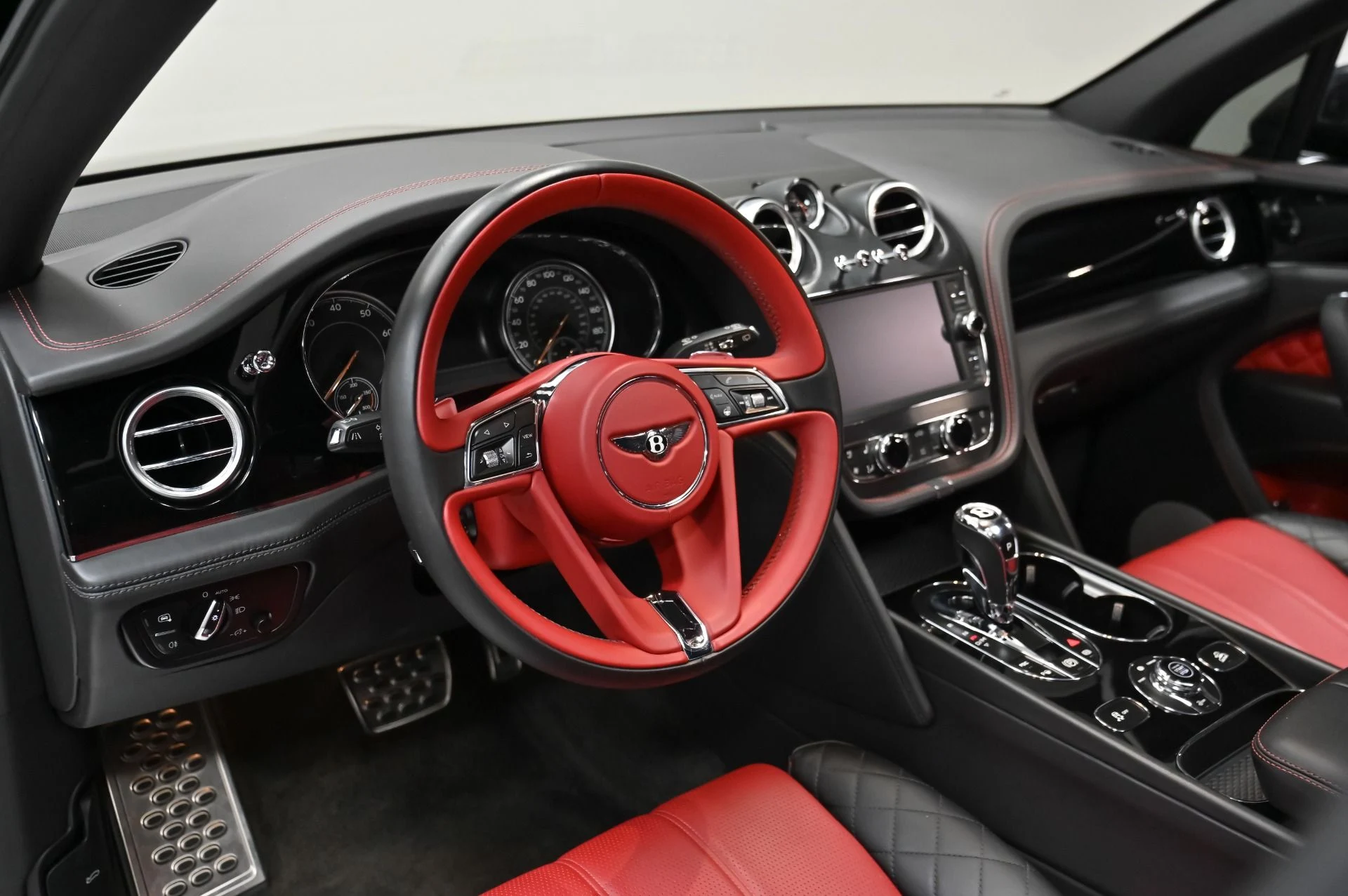 mph005_2106178111_Used_2018_Bentley_Bentayga_W12_1759788100_e66292314e