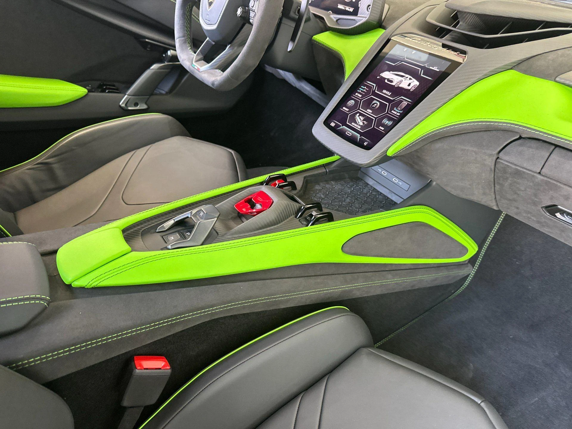 mph005_2112363395_New_2026_Lamborghini_Revuelto_Coupe_1781861195_10b9740072