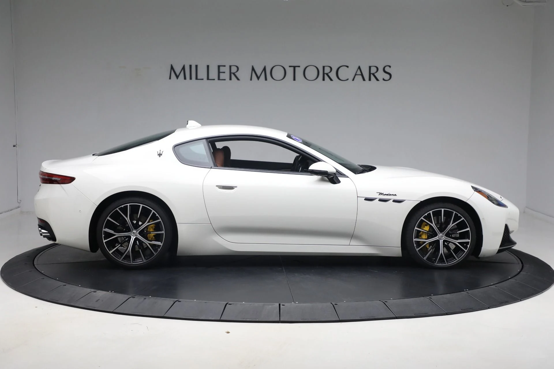 mph005_2118471291_Used_2024_Maserati_Gran_Turismo_Modena_d1549621ad