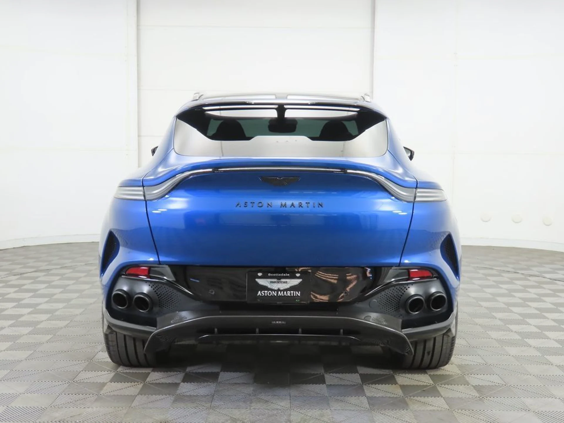 mph005_2124832111_used_2023_aston_martin_dbx_707awd_8119_22979398_6_1024_6872fa2538