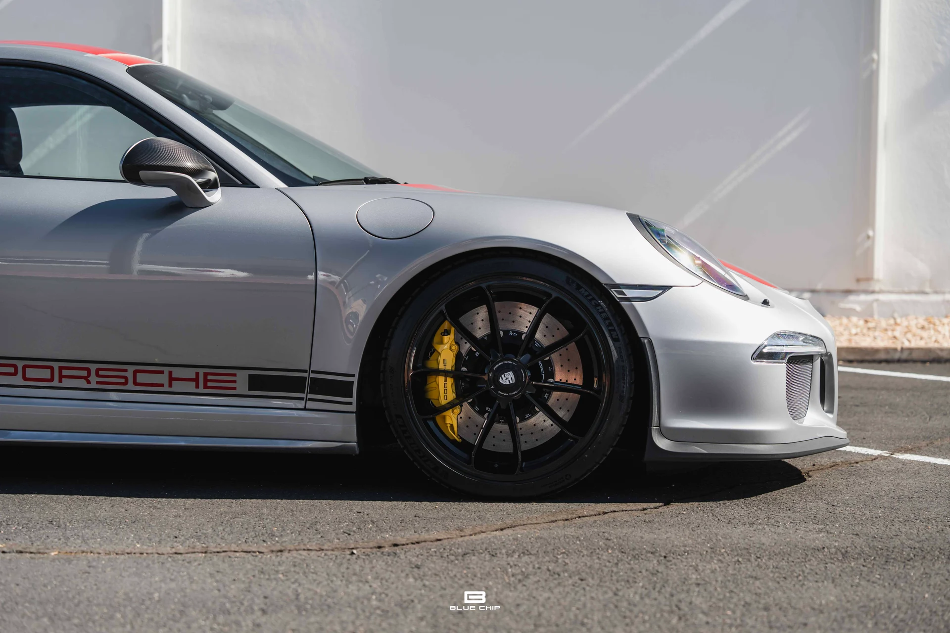 mph005_2130596449_6a2c7e0542c05813265eda7b_2016_Porsche_911_R_06_72c23e5fb4