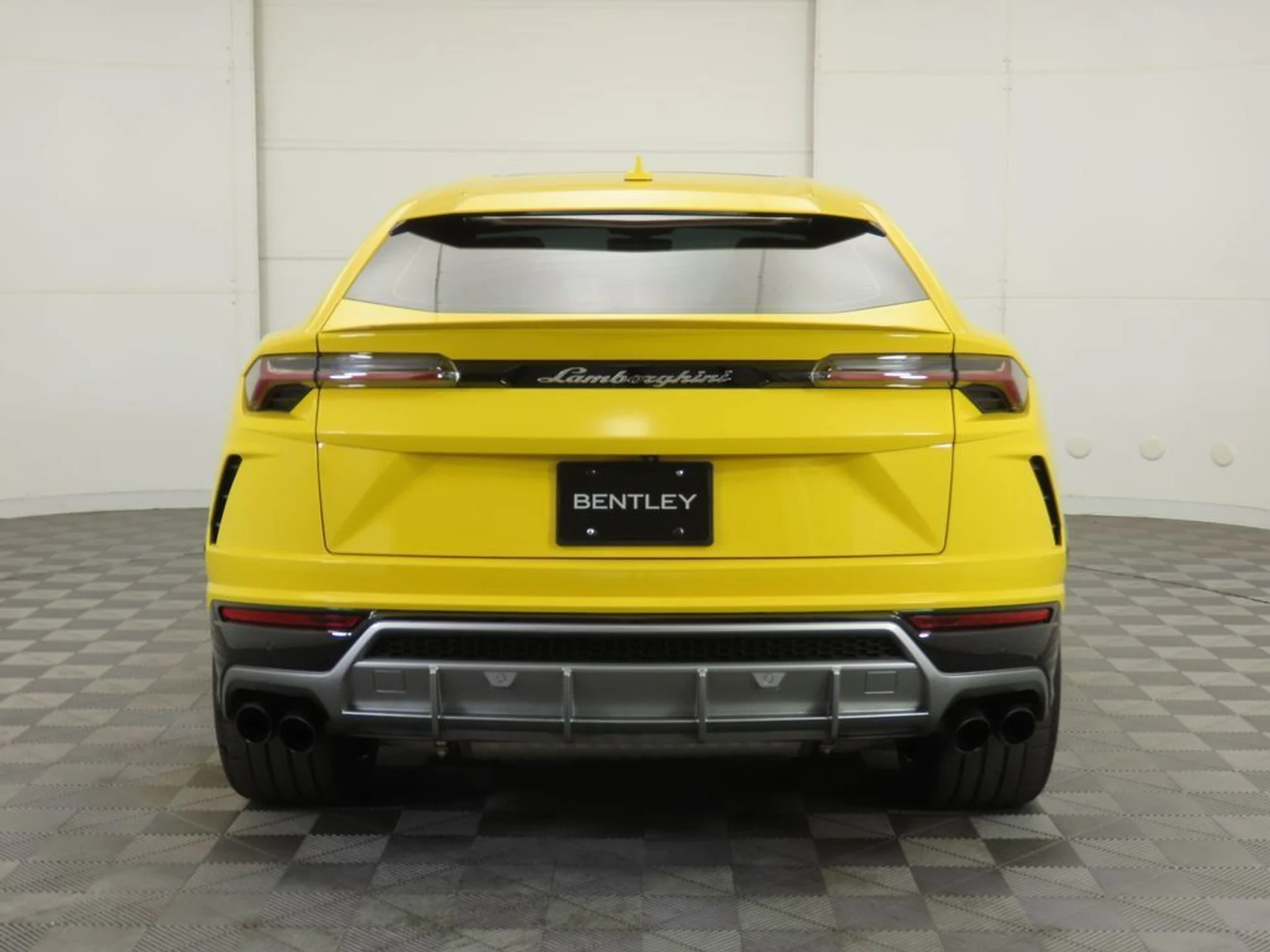 mph005_2133644669_used_2019_lamborghini_urus_awd_8119_22960416_6_1024_c2c44b1c39