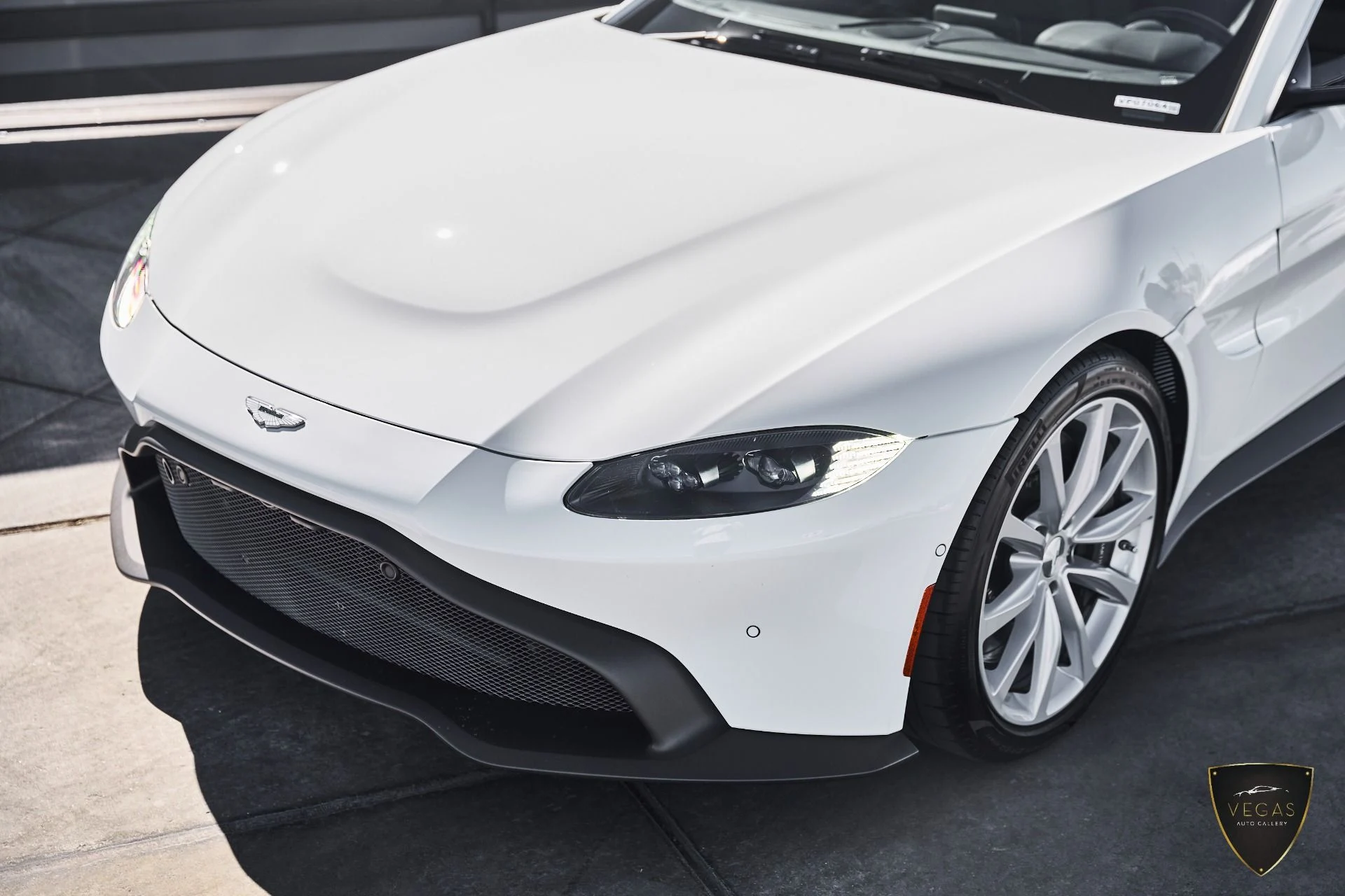 mph005_2139434692_Used_2023_Aston_Martin_Vantage_1783622402_8b201dd814