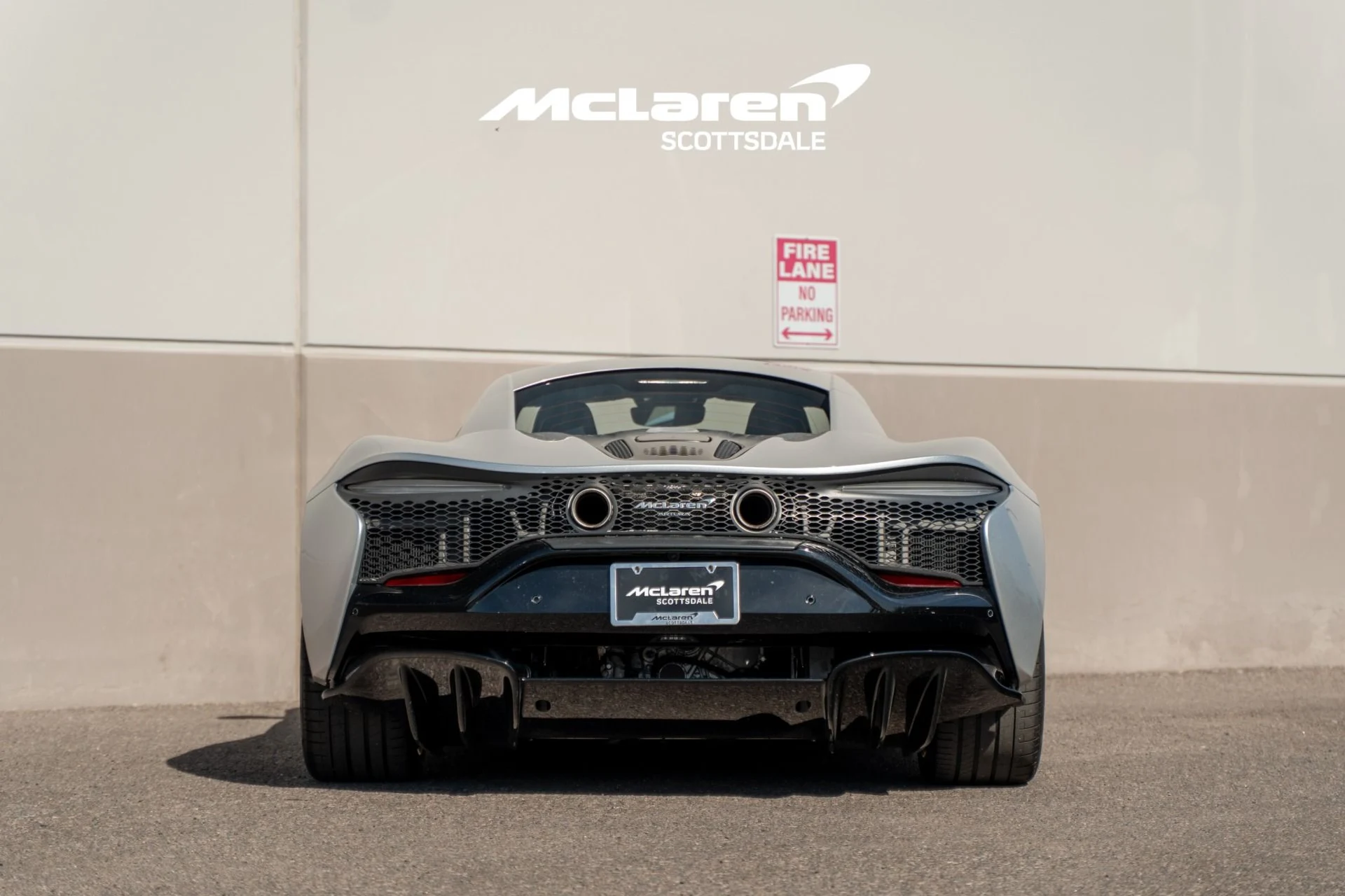 mph005_2140359785_Used_2024_MCLAREN_ARTURA_1763510051_bea23bf422