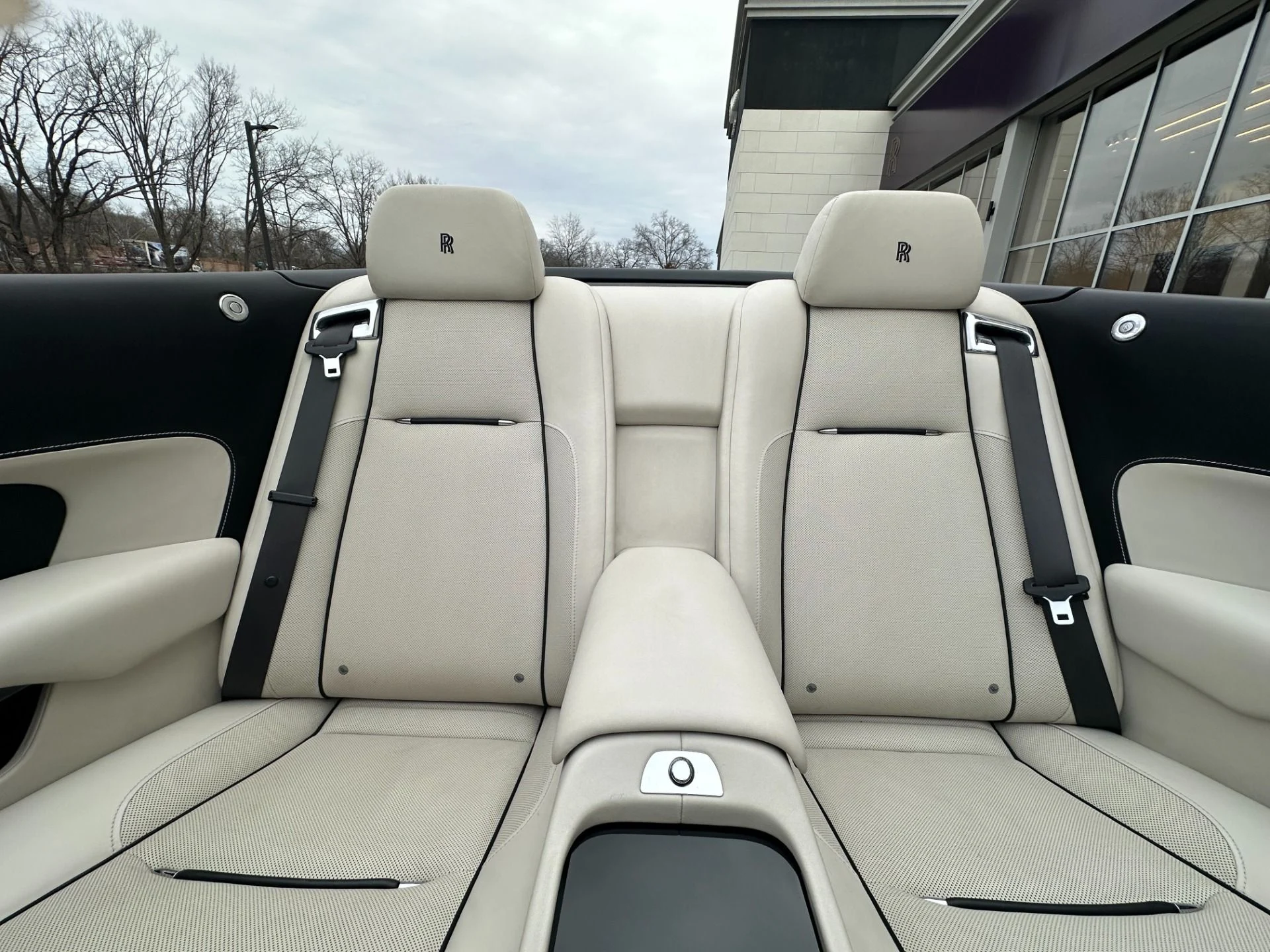 mph005_2140575687_Used_2018_Rolls_Royce_Dawn_1773697539_fccffec57c