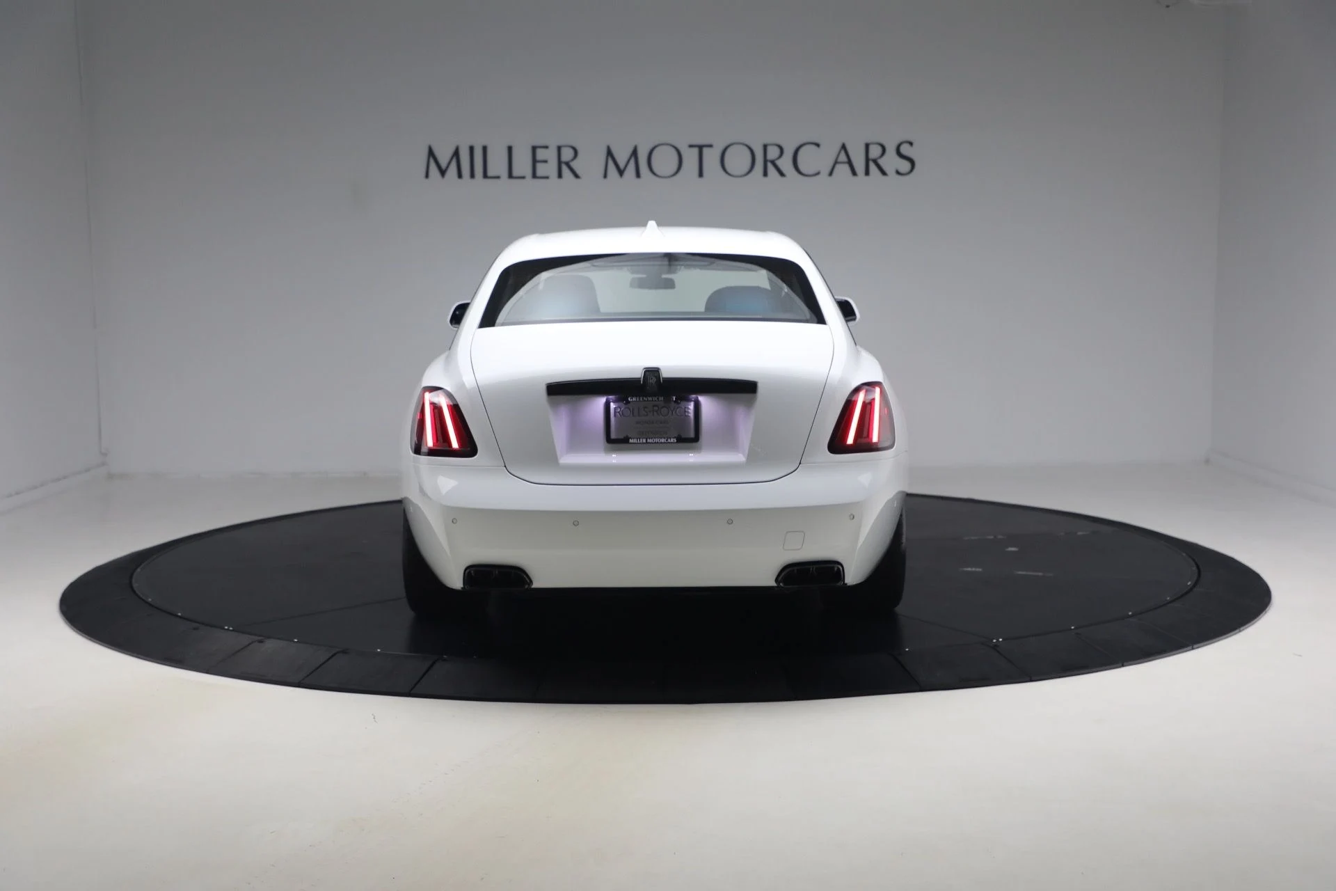 mph005_2143649109_New_2027_Rolls_Royce_Black_Badge_Ghost_f54ad10004