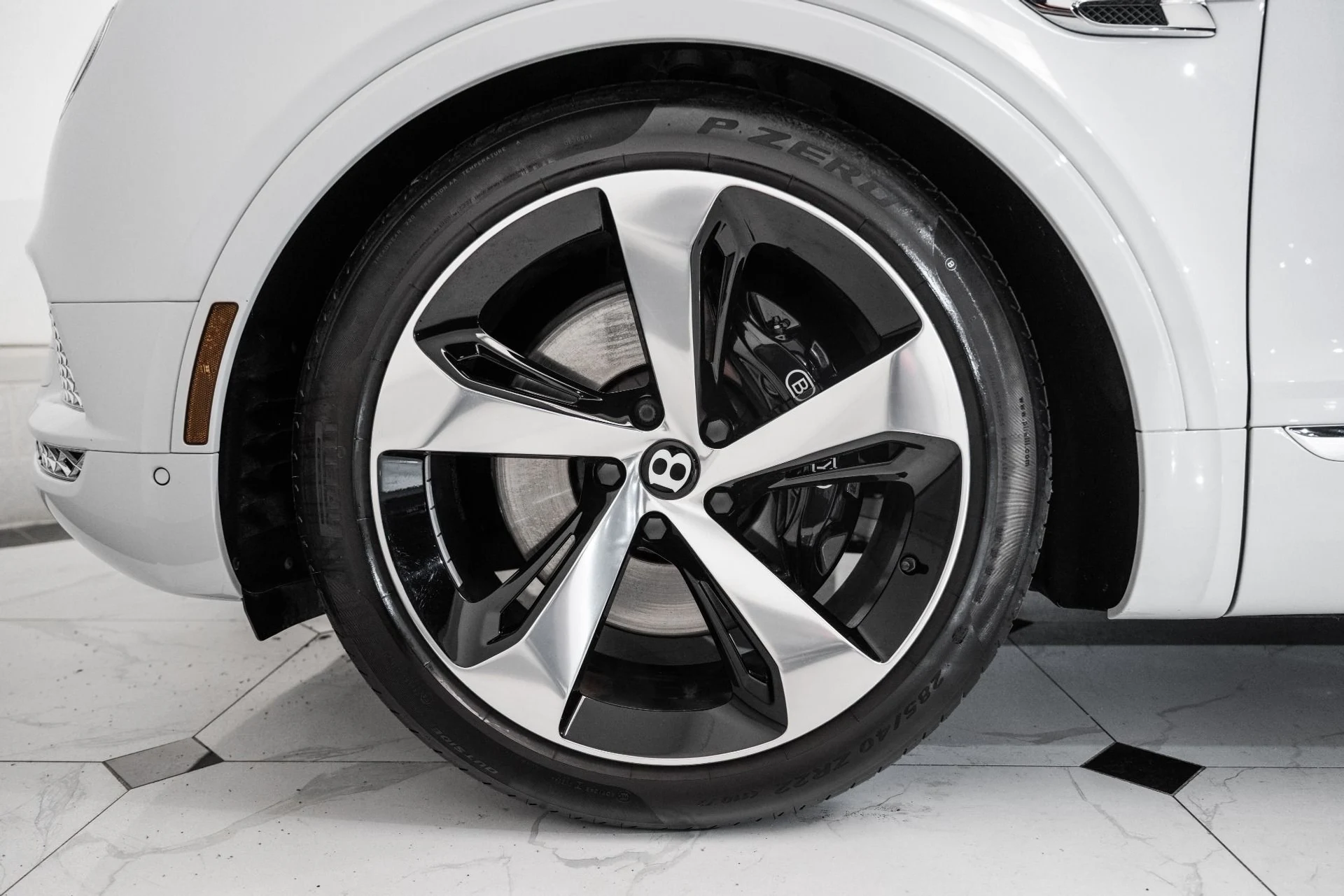mph005_2145932413_Used_2019_Bentley_Bentayga_V8_1759420865_4ccc3ccc05