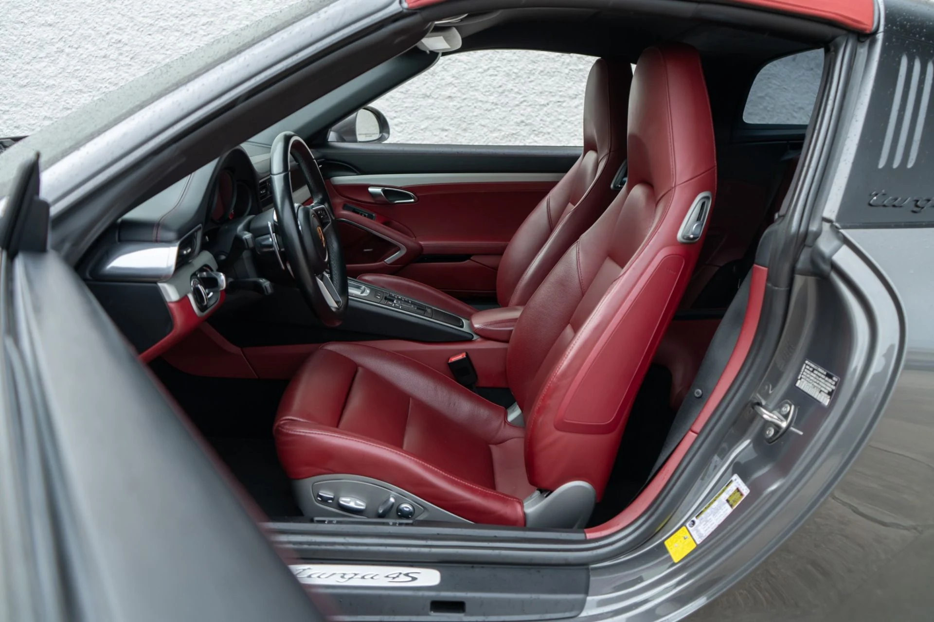 mph005_2148862681_Used_2017_Porsche_911_Targa_4_S_1788300872_4d7383a9cb