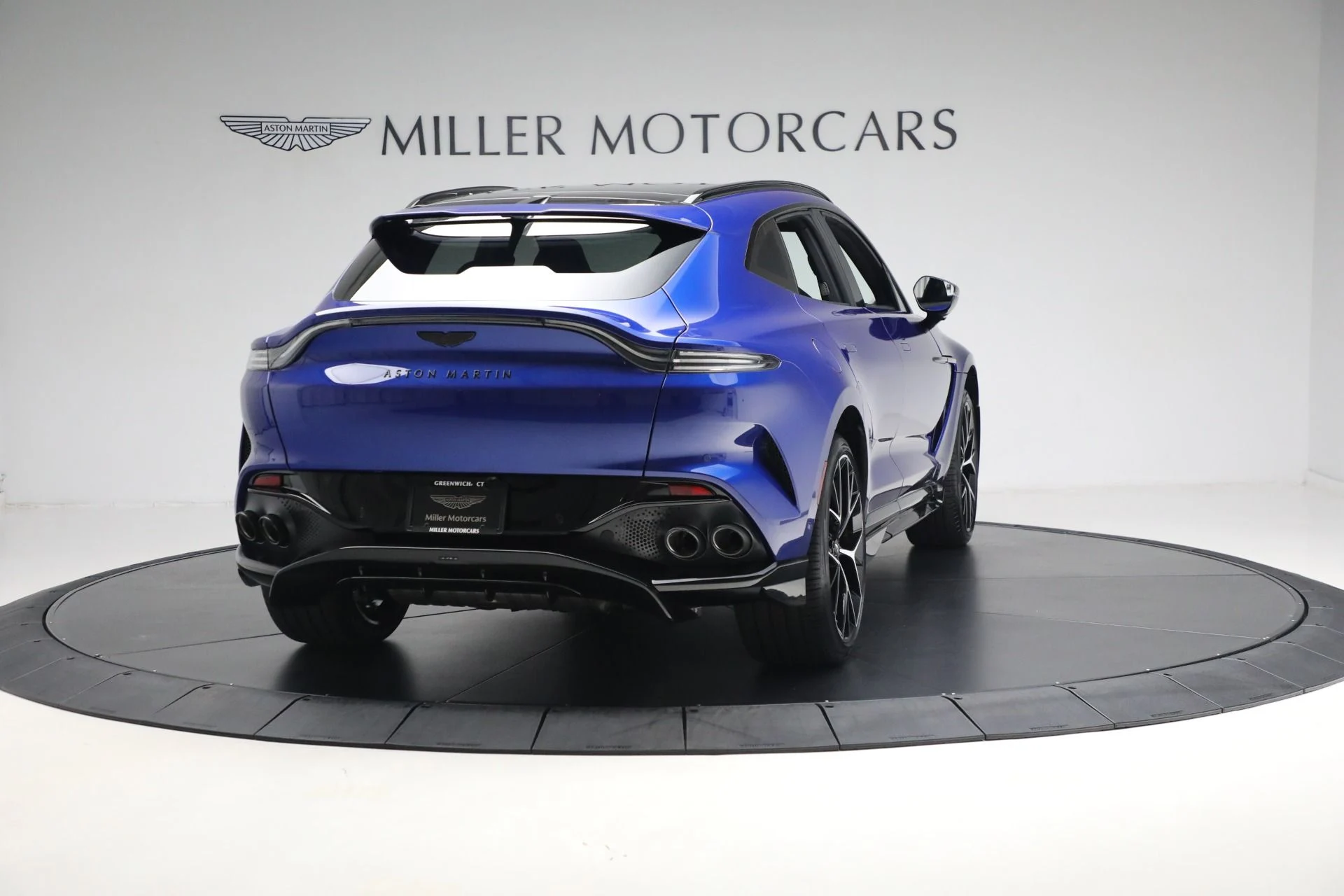 mph005_2150542969_New_2025_Aston_Martin_DBX_707_707_f9b5f6f7ad
