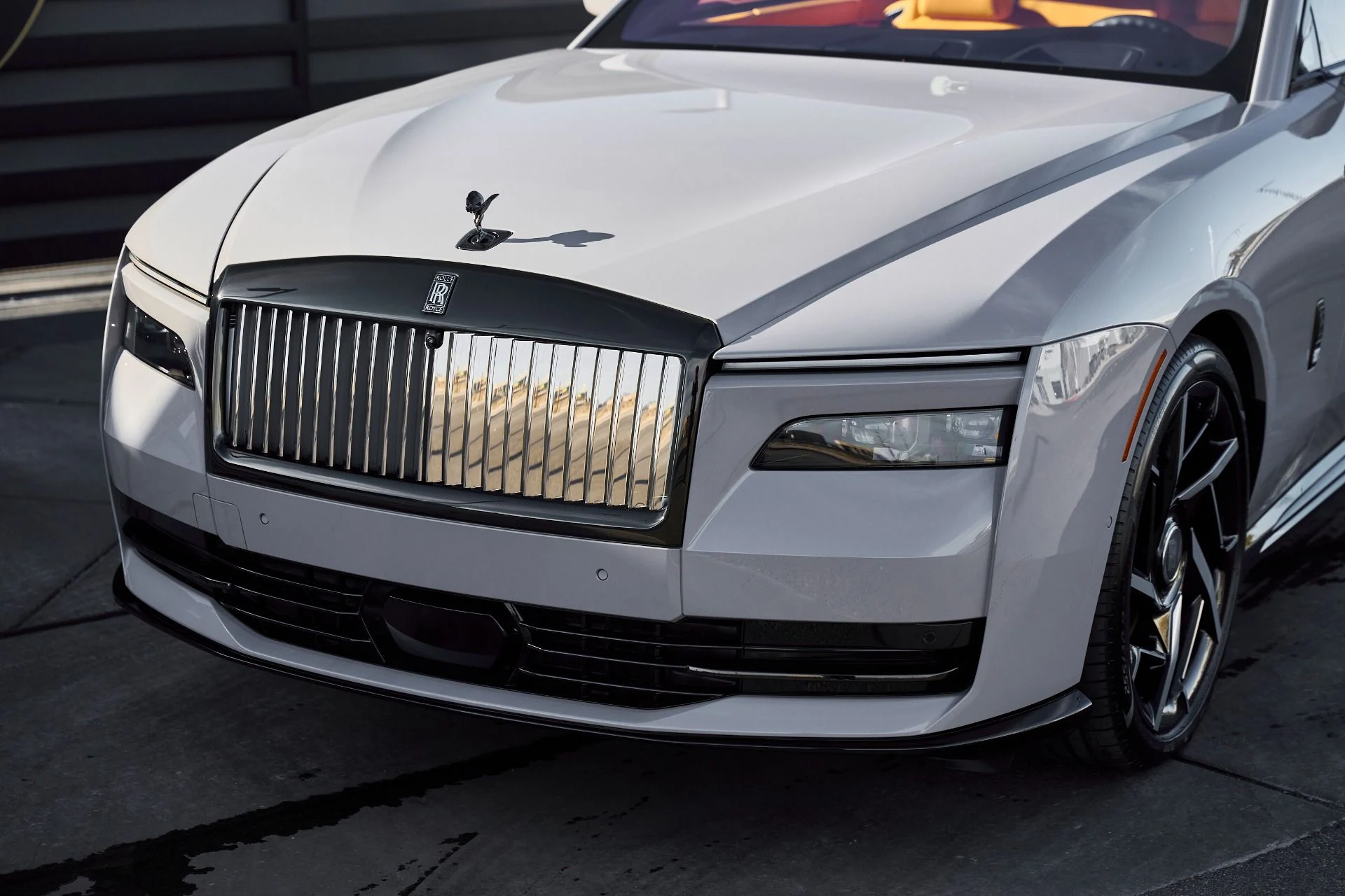 mph005_2153060348_Used_2025_Rolls_Royce_Spectre_BLACK_BADGE_1769482331_0836a7c78d